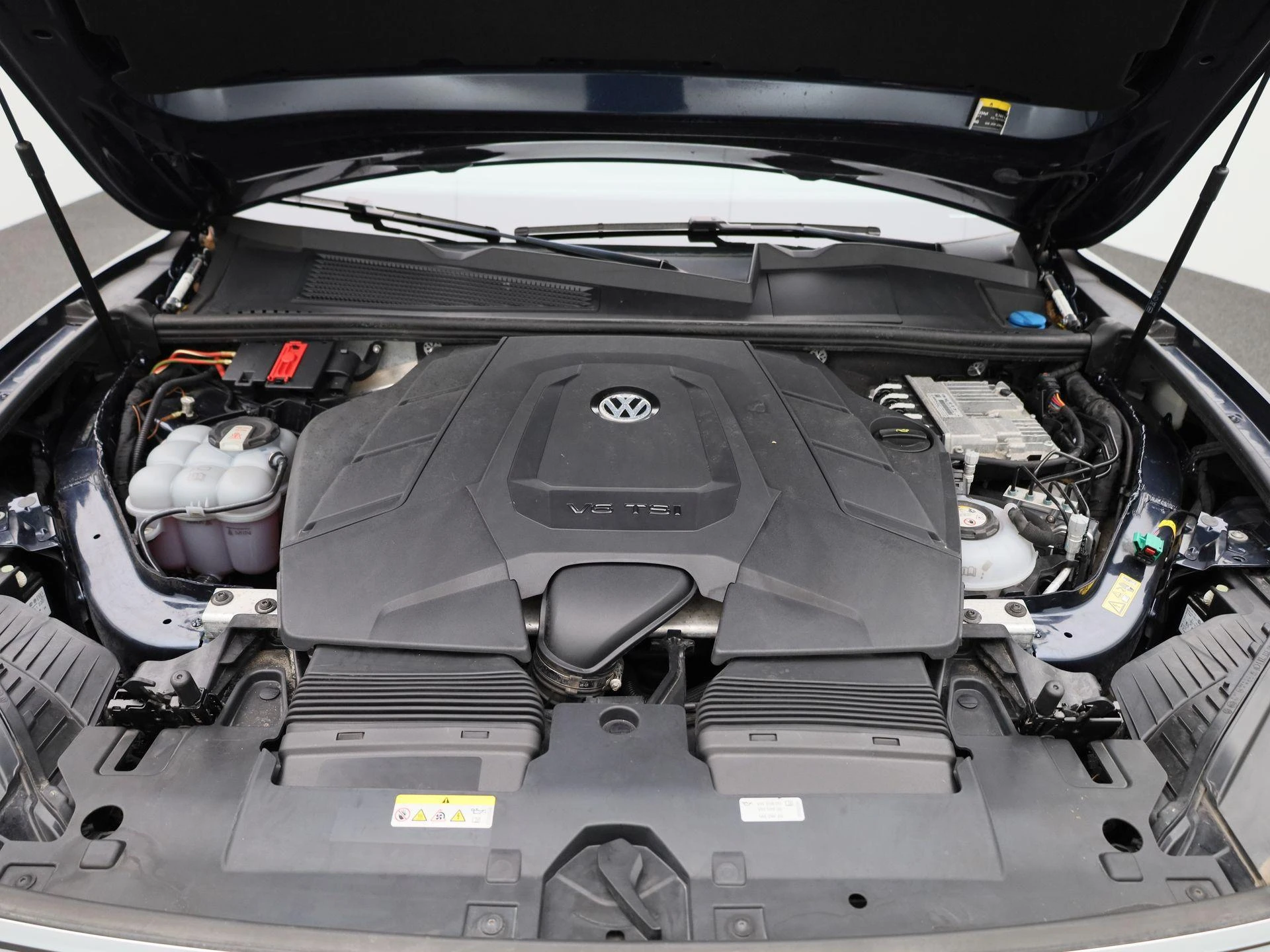 Volkswagen-Touareg-image-53