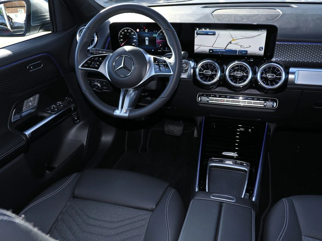 Mercedes-Benz-GLB 200 d-image-9