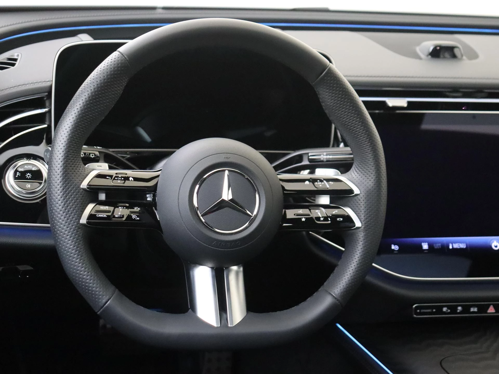 Mercedes-Benz-E-Klasse-image-9