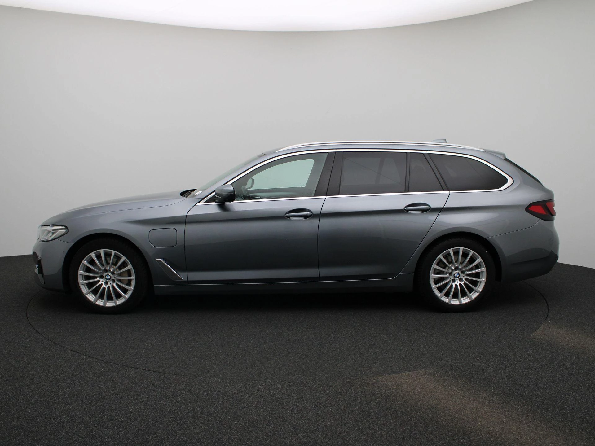 BMW-5 Serie-image-3