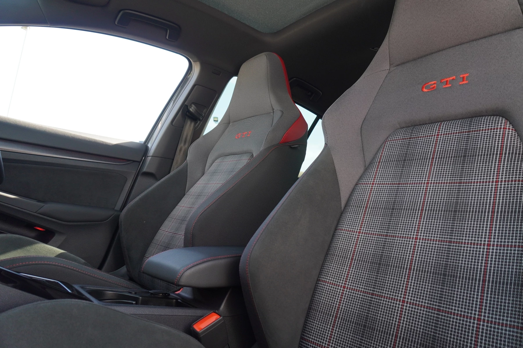 Volkswagen-Golf-image-9