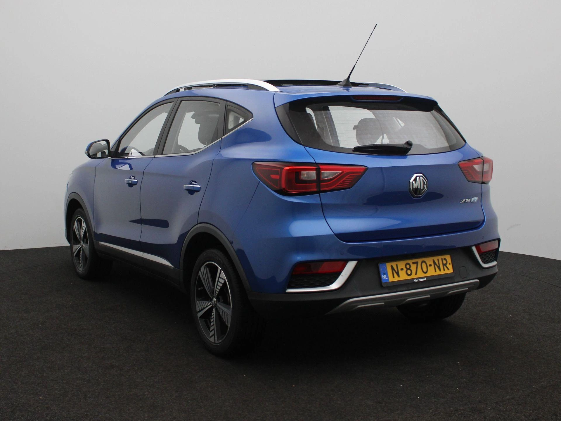MG-ZS EV-image-1