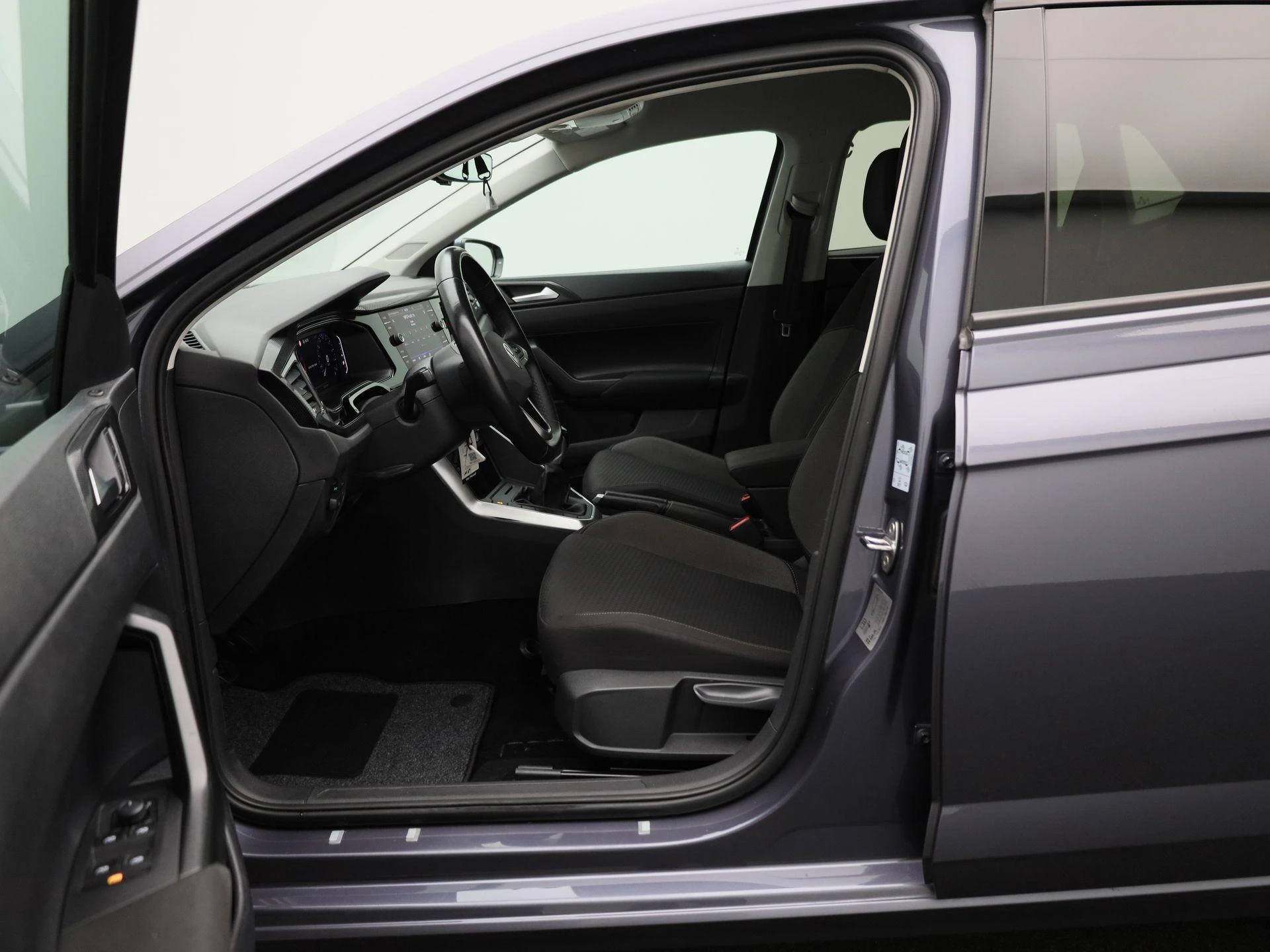 Volkswagen-Polo-image-8