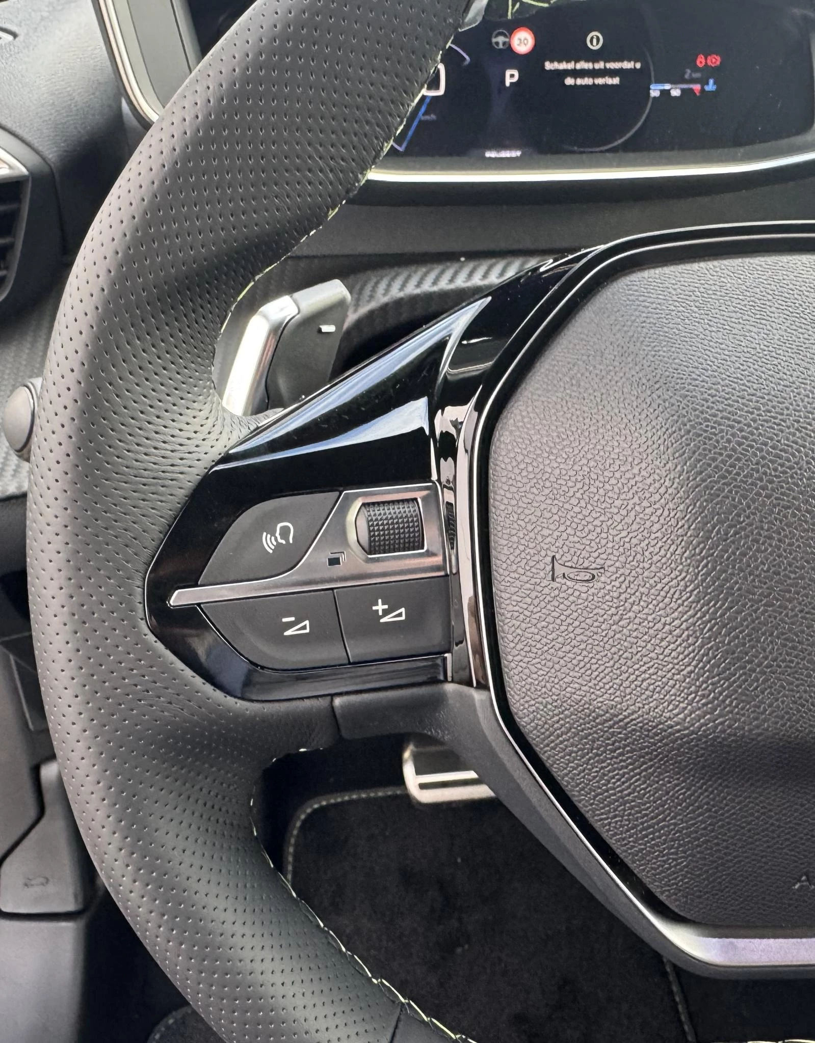 Peugeot-208-image-12