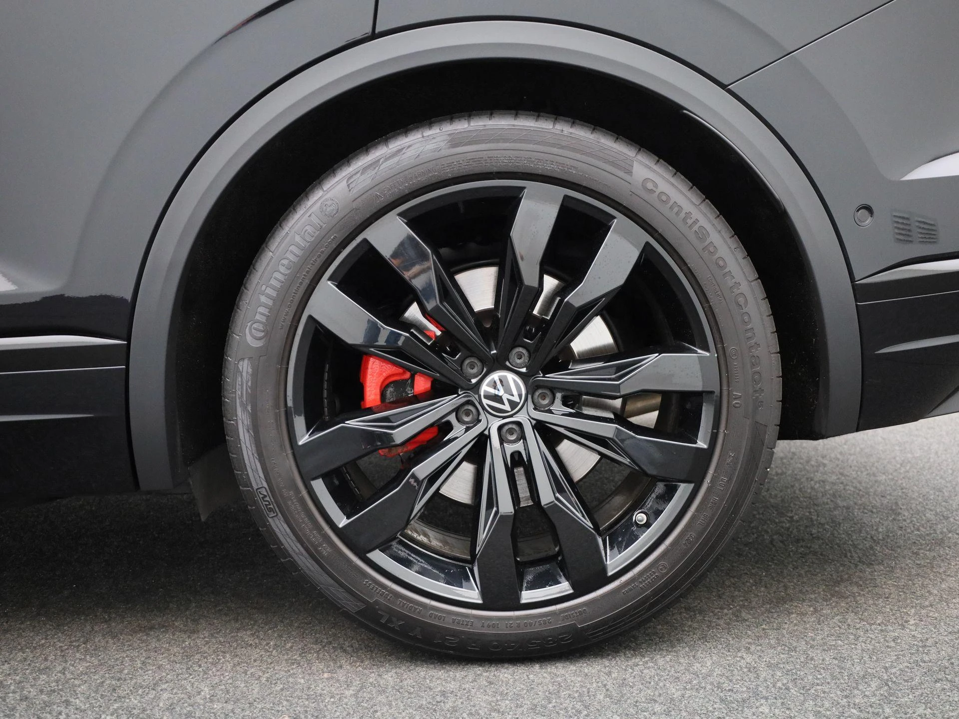 Volkswagen-Touareg-image-12