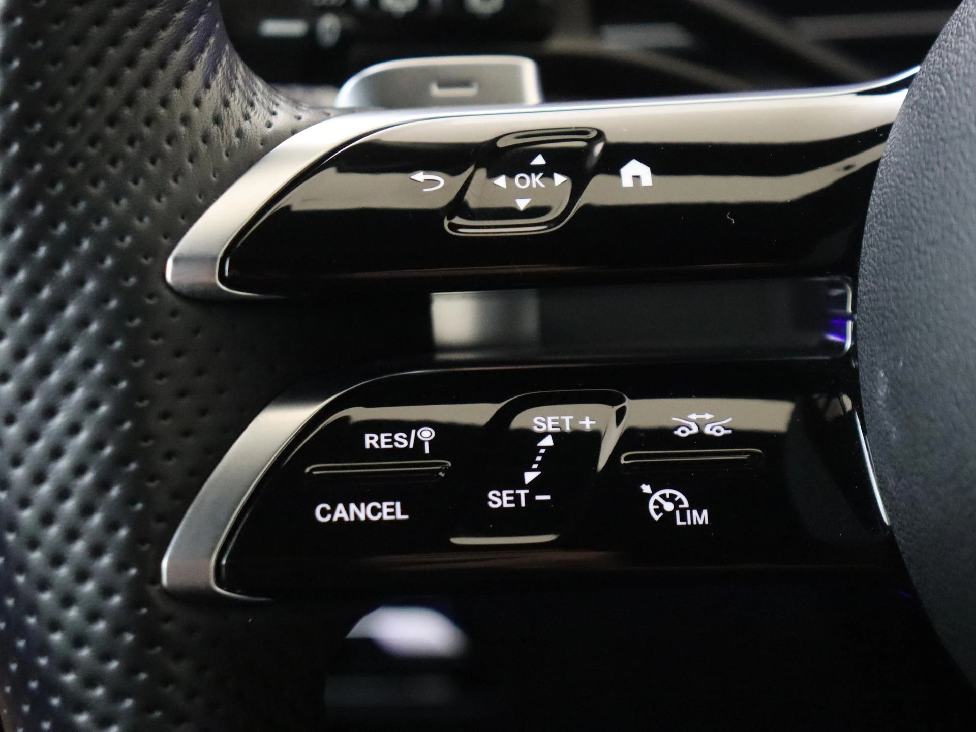 Mercedes-Benz-GLC-image-11