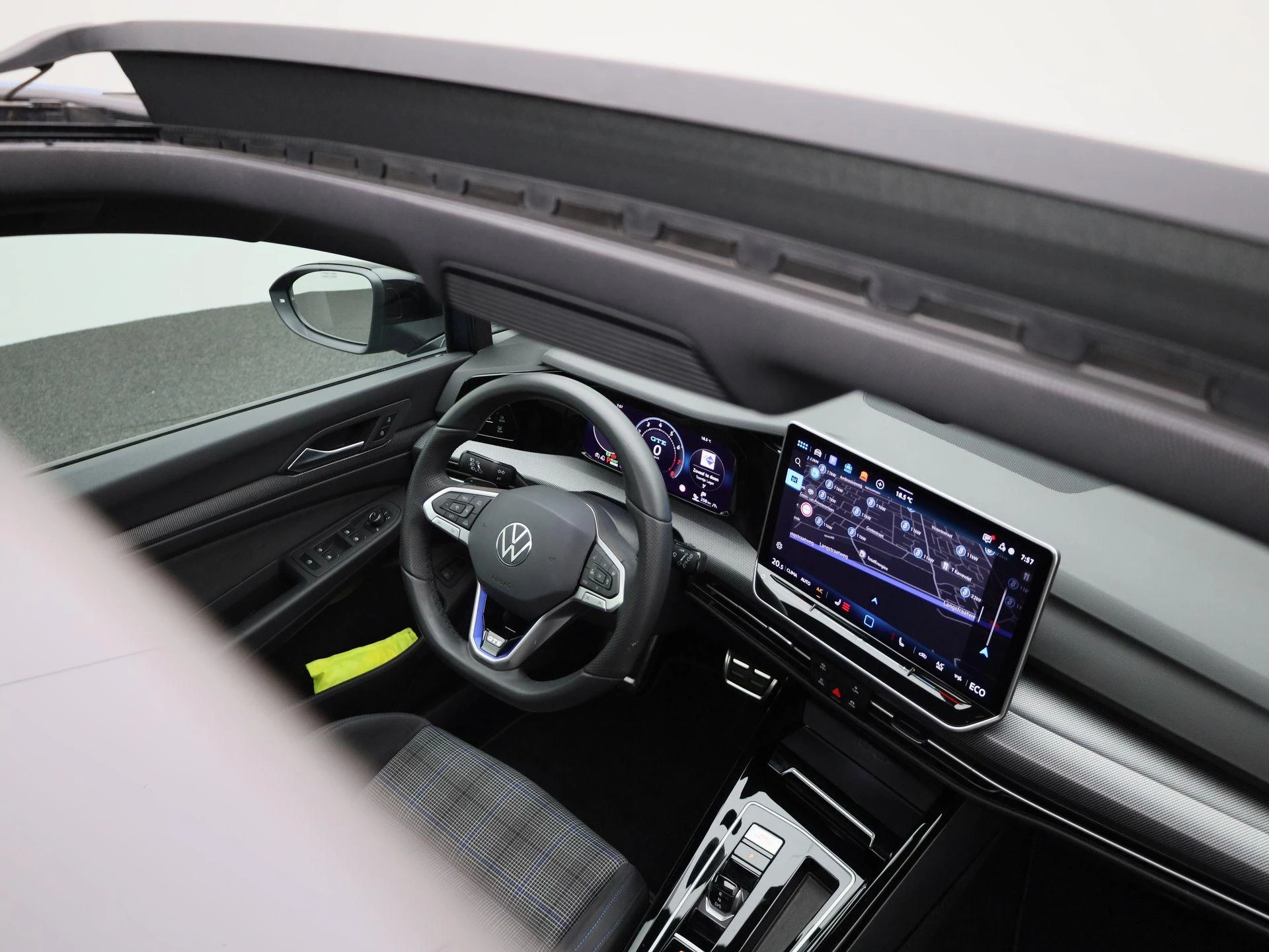 Volkswagen-Golf-image-41