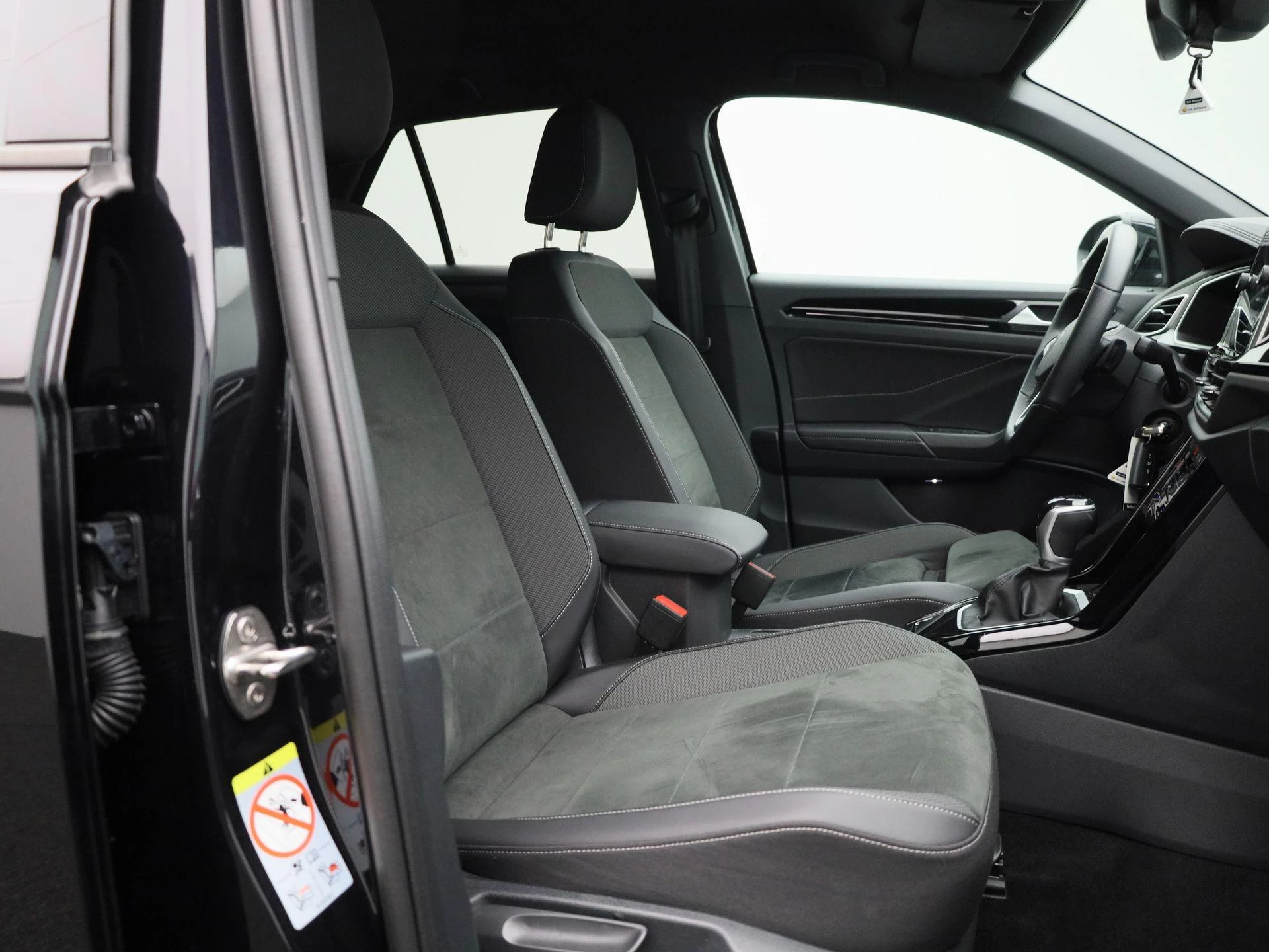 Volkswagen-T-Roc-image-32