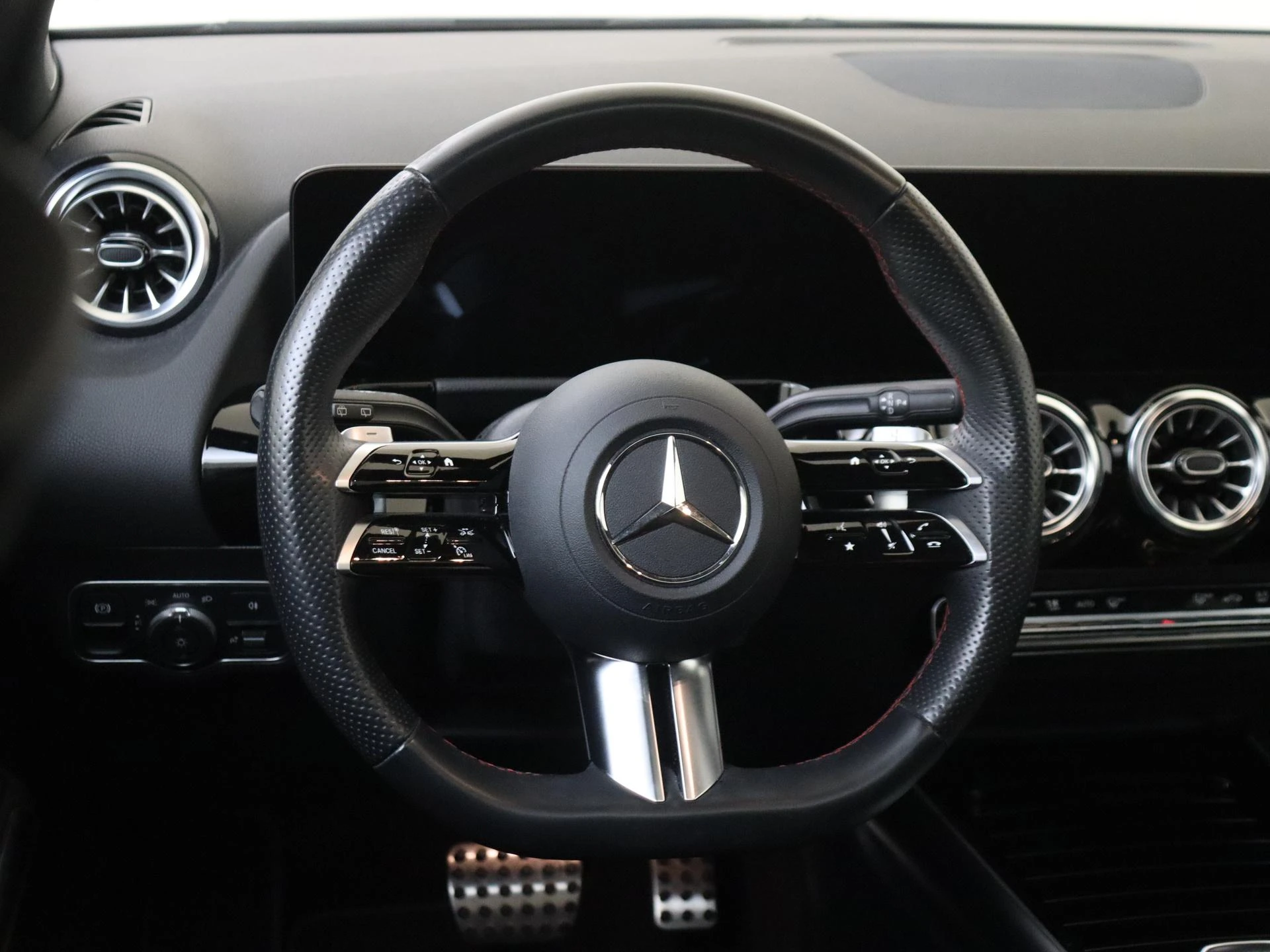 Mercedes-Benz-GLA-image-10