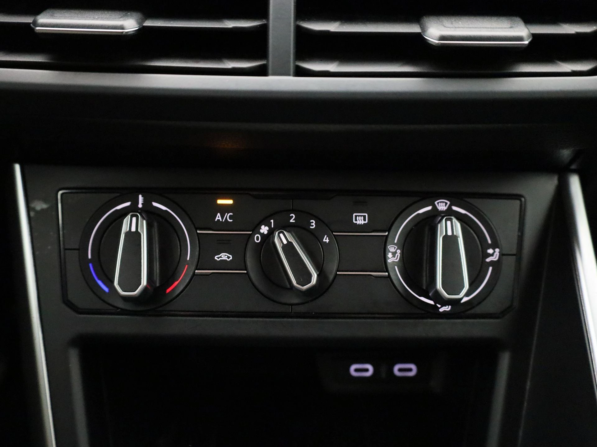 Volkswagen-Polo-image-16