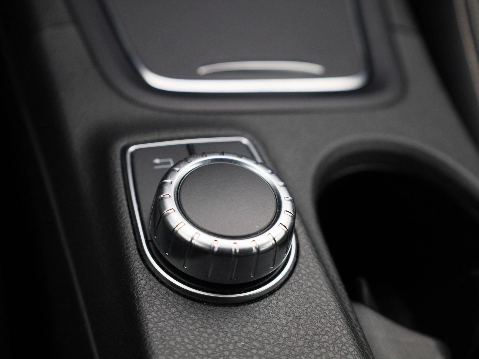 Mercedes-Benz-B-Klasse-image-23