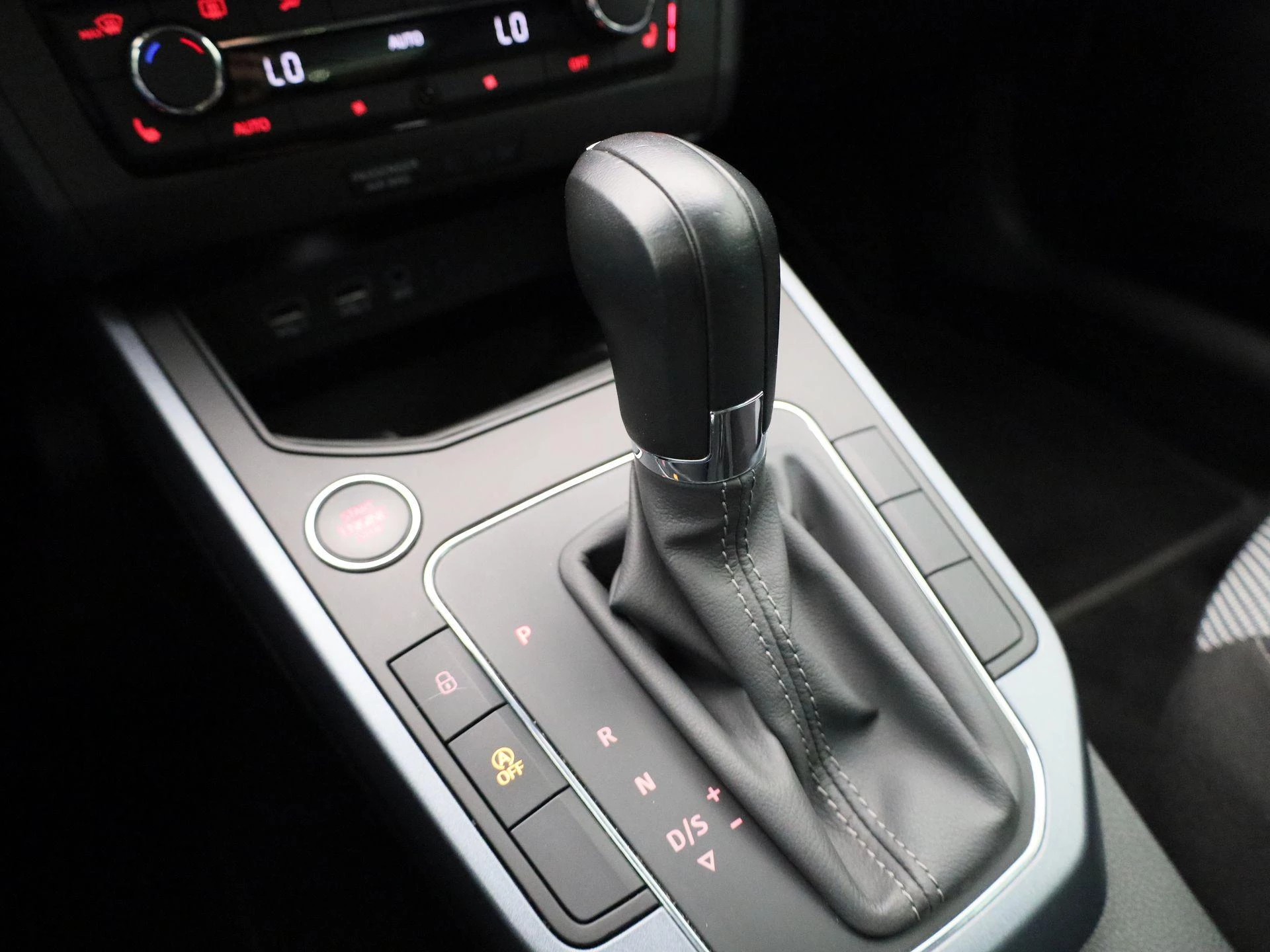 SEAT Arona 1.0 TSI Xcellence Business Intense
