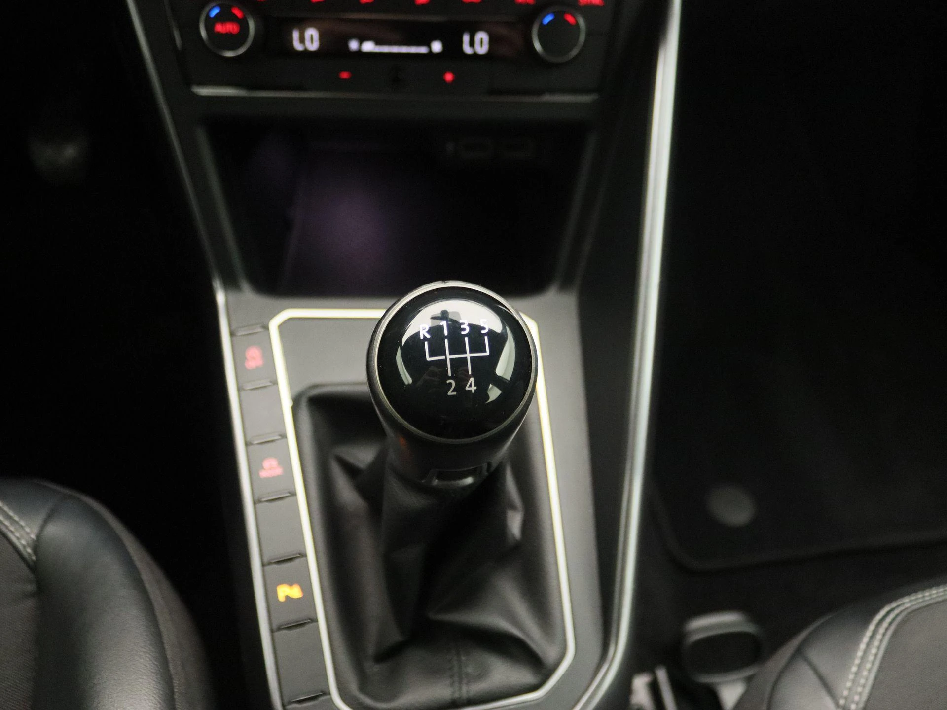 Volkswagen-Polo-image-10
