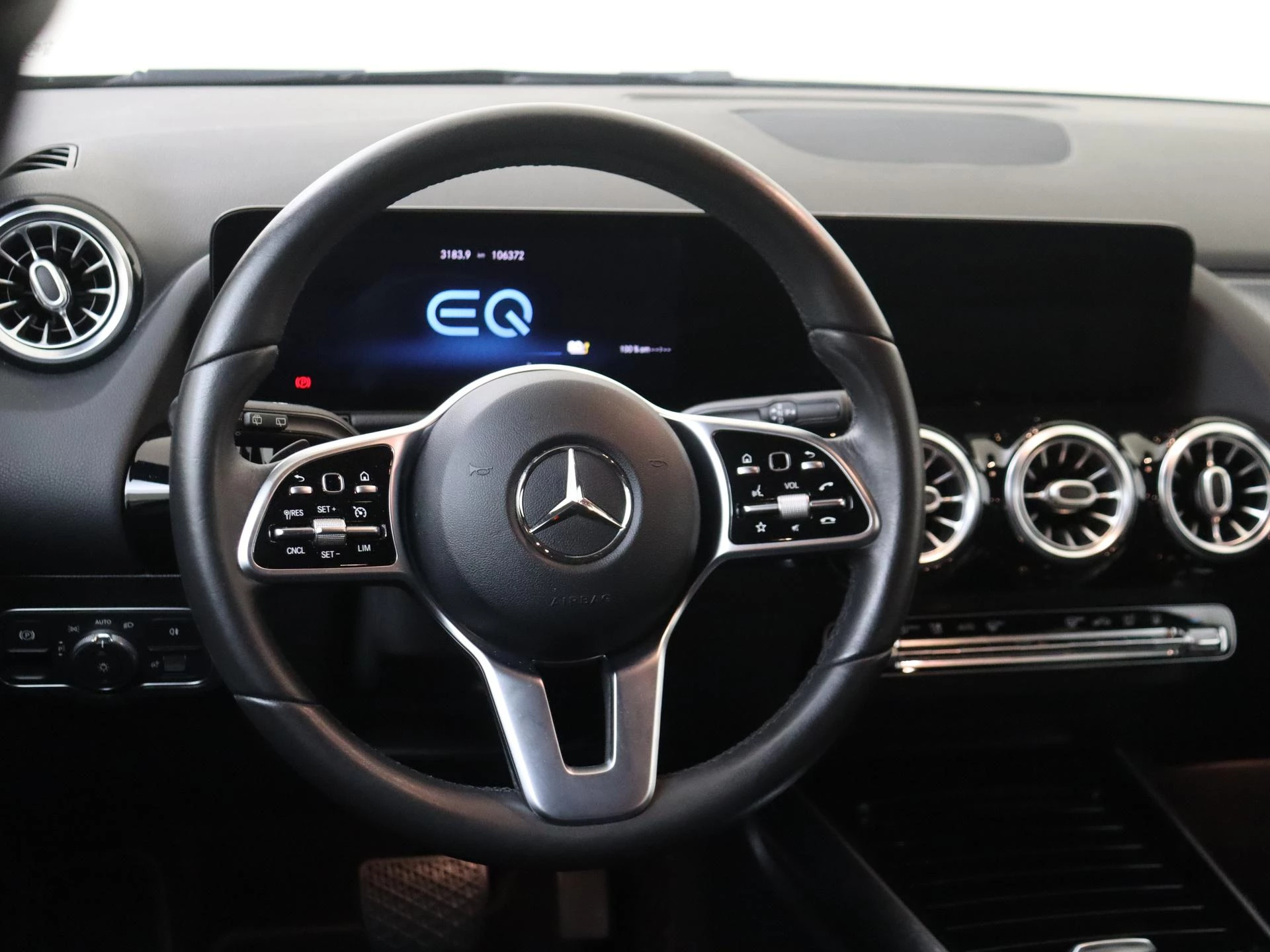 Mercedes-Benz-GLA-image-8