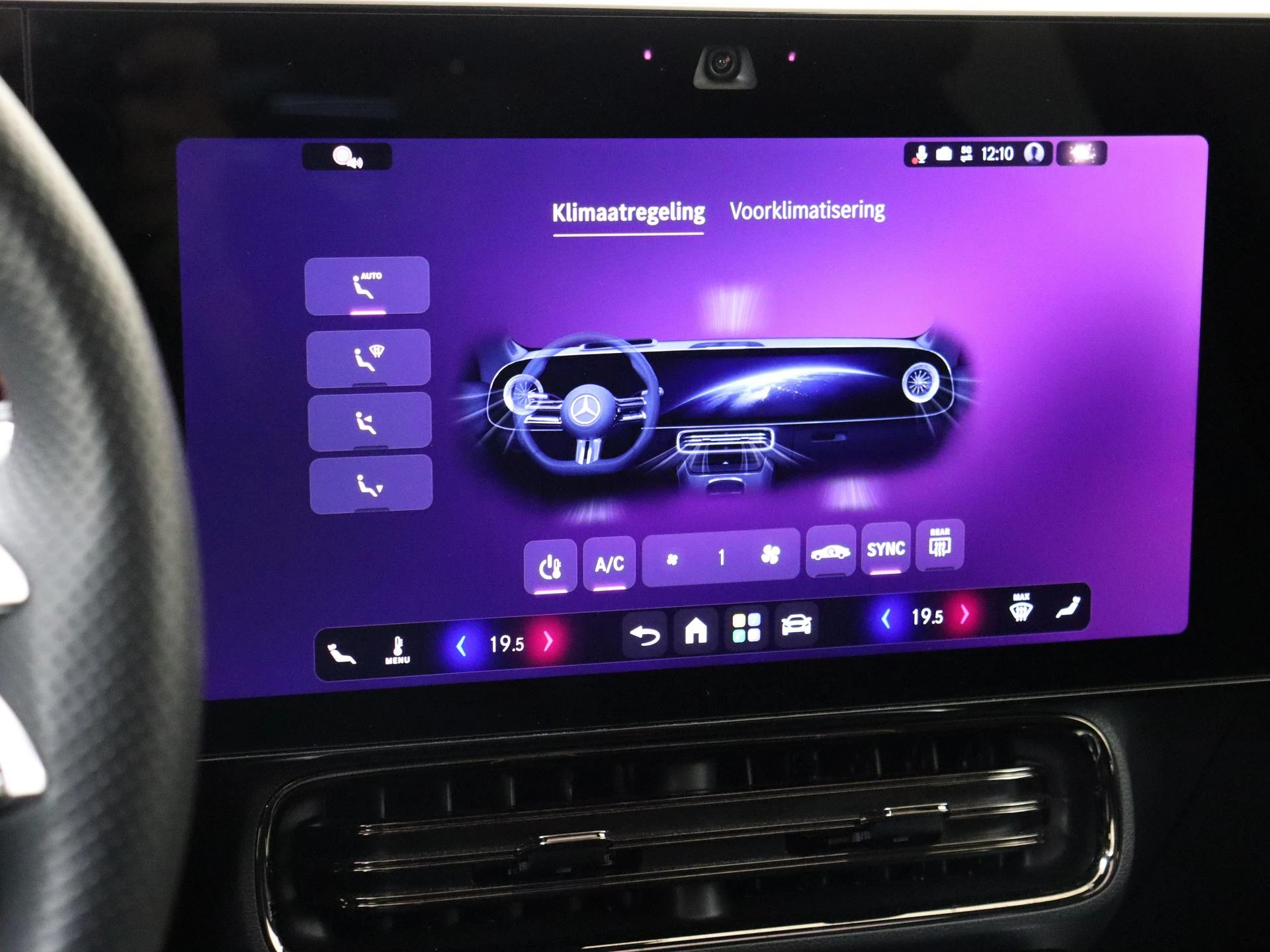 Mercedes-Benz-CLA-image-17
