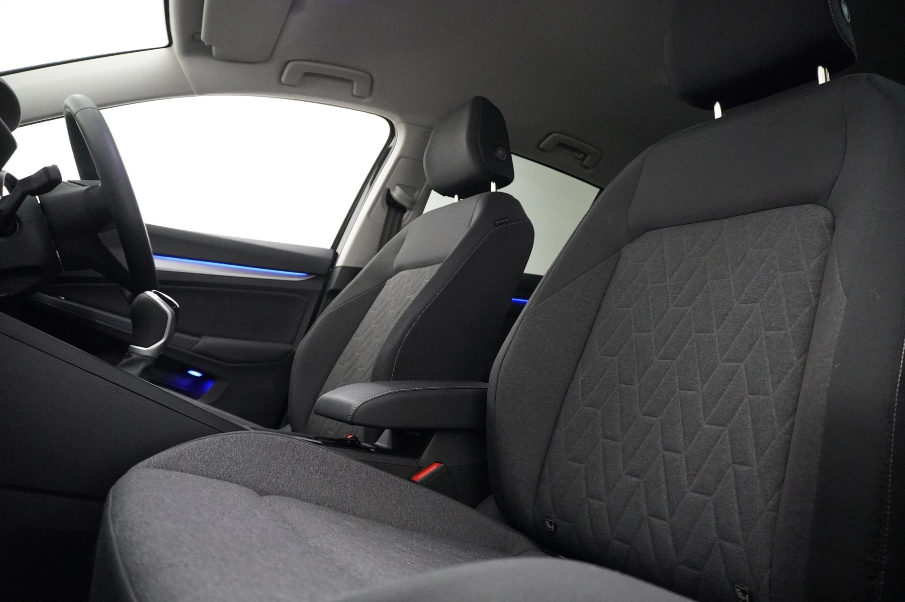 Volkswagen-Golf-image-9
