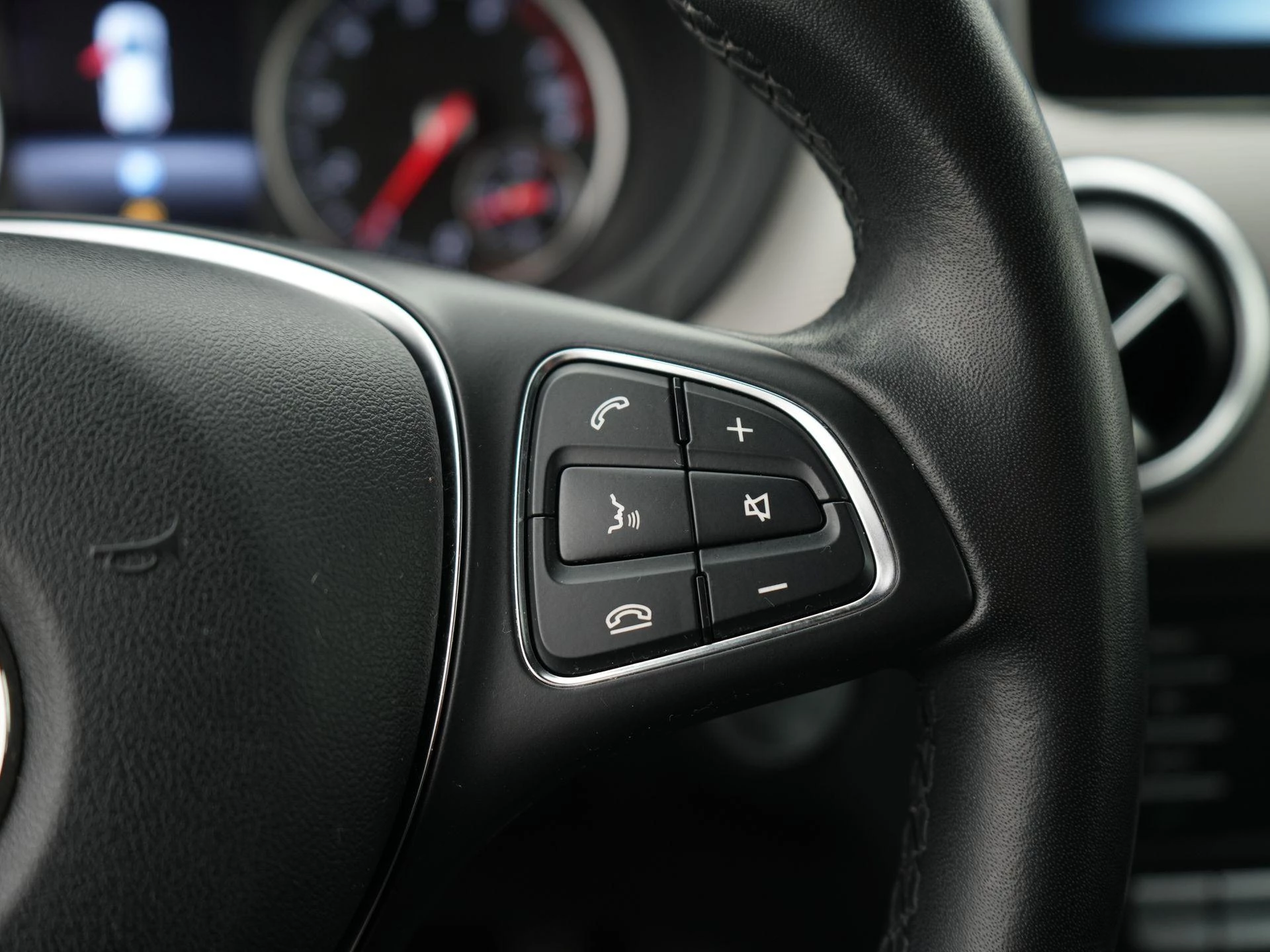 Mercedes-Benz-B-Klasse-image-21