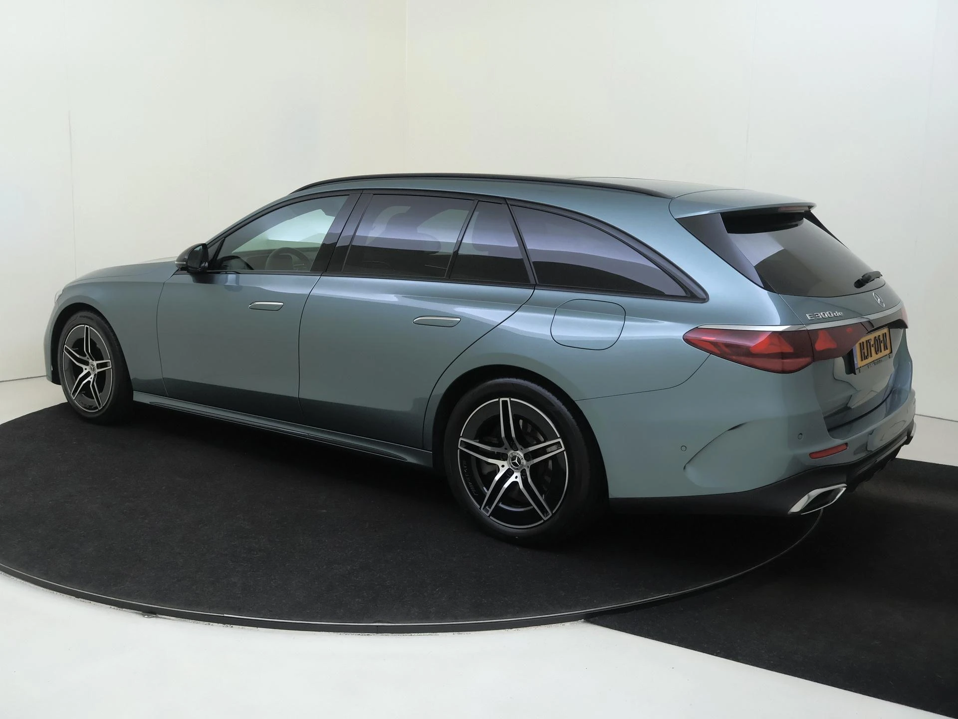 Mercedes-Benz-E-Klasse-image-2