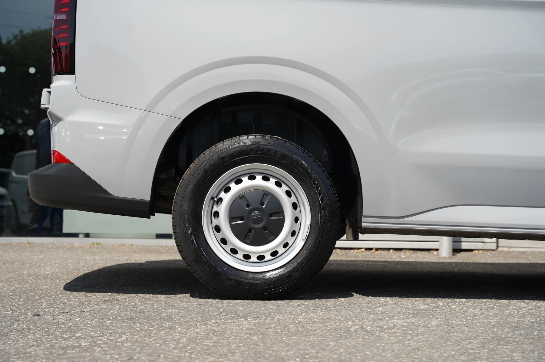 Volkswagen-Transporter-image-23