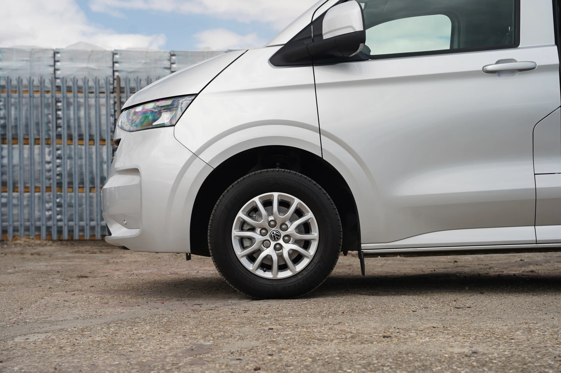 Volkswagen-Transporter-image-4