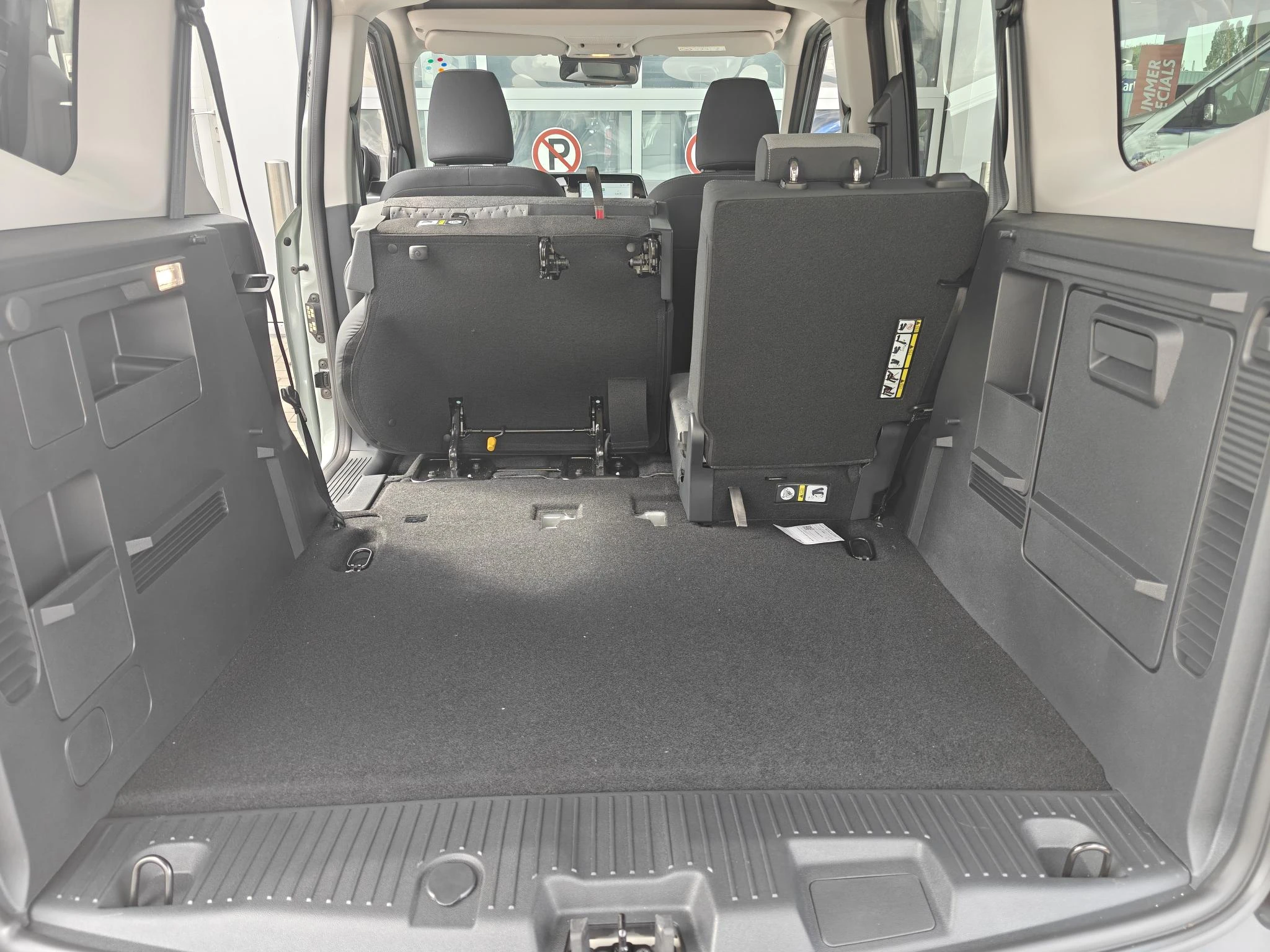 Ford-Tourneo Courier-image-9