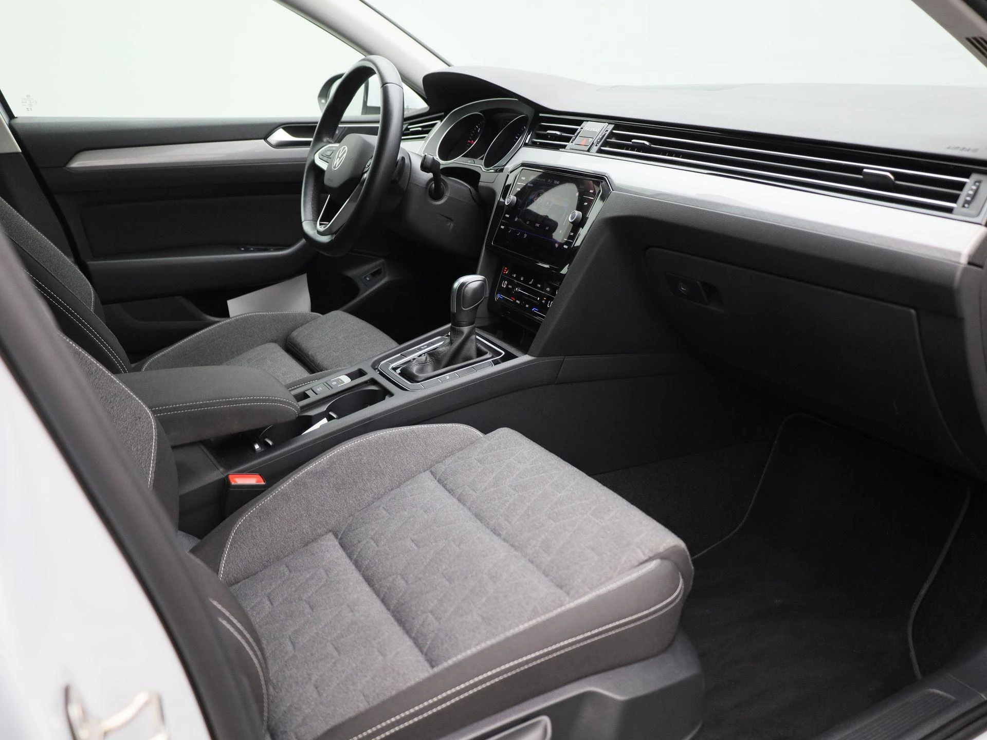 Volkswagen-Passat-image-37