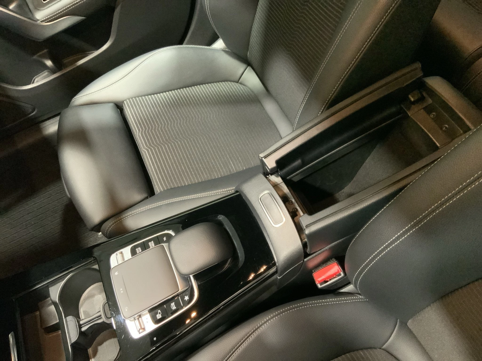 Mercedes-Benz-CLA-image-23