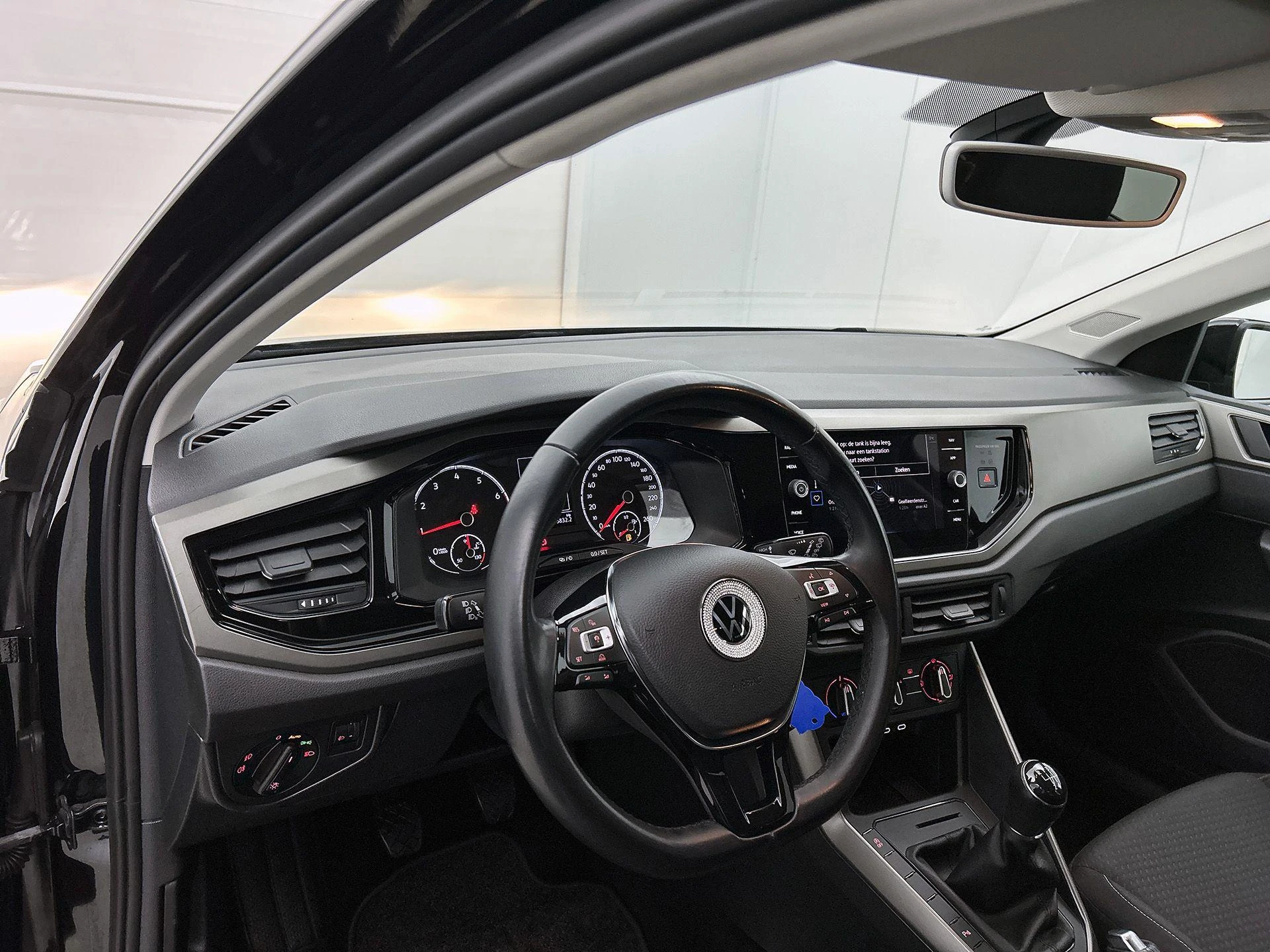 Volkswagen-Polo-image-19