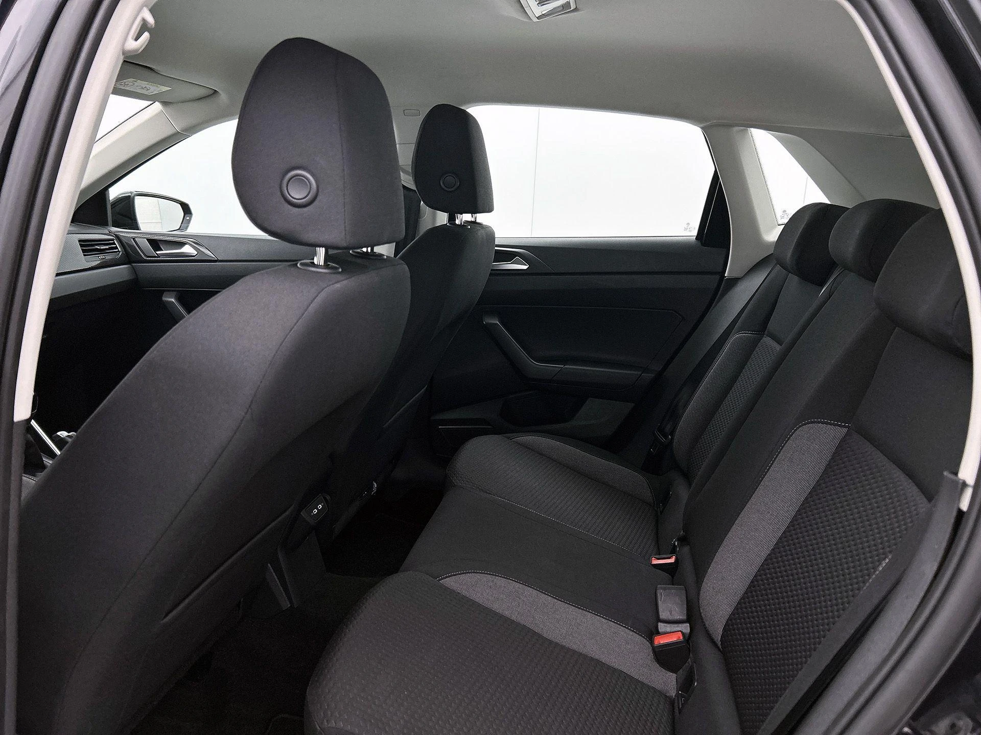 Volkswagen-Polo-image-25