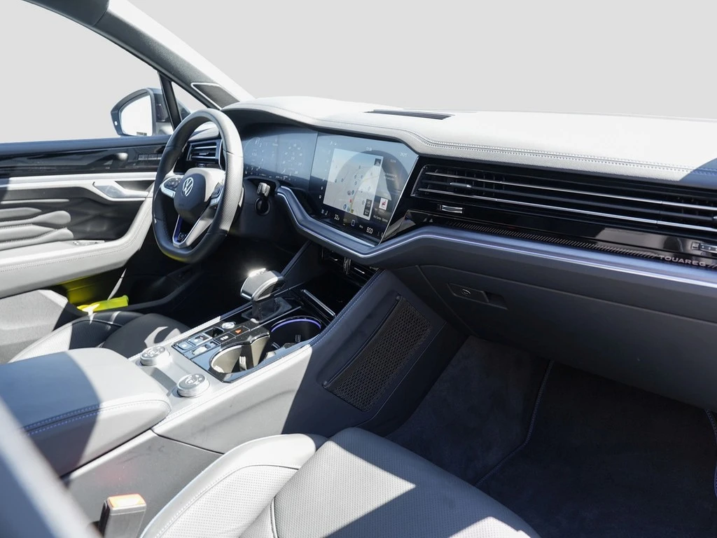 Volkswagen-Touareg-image-8