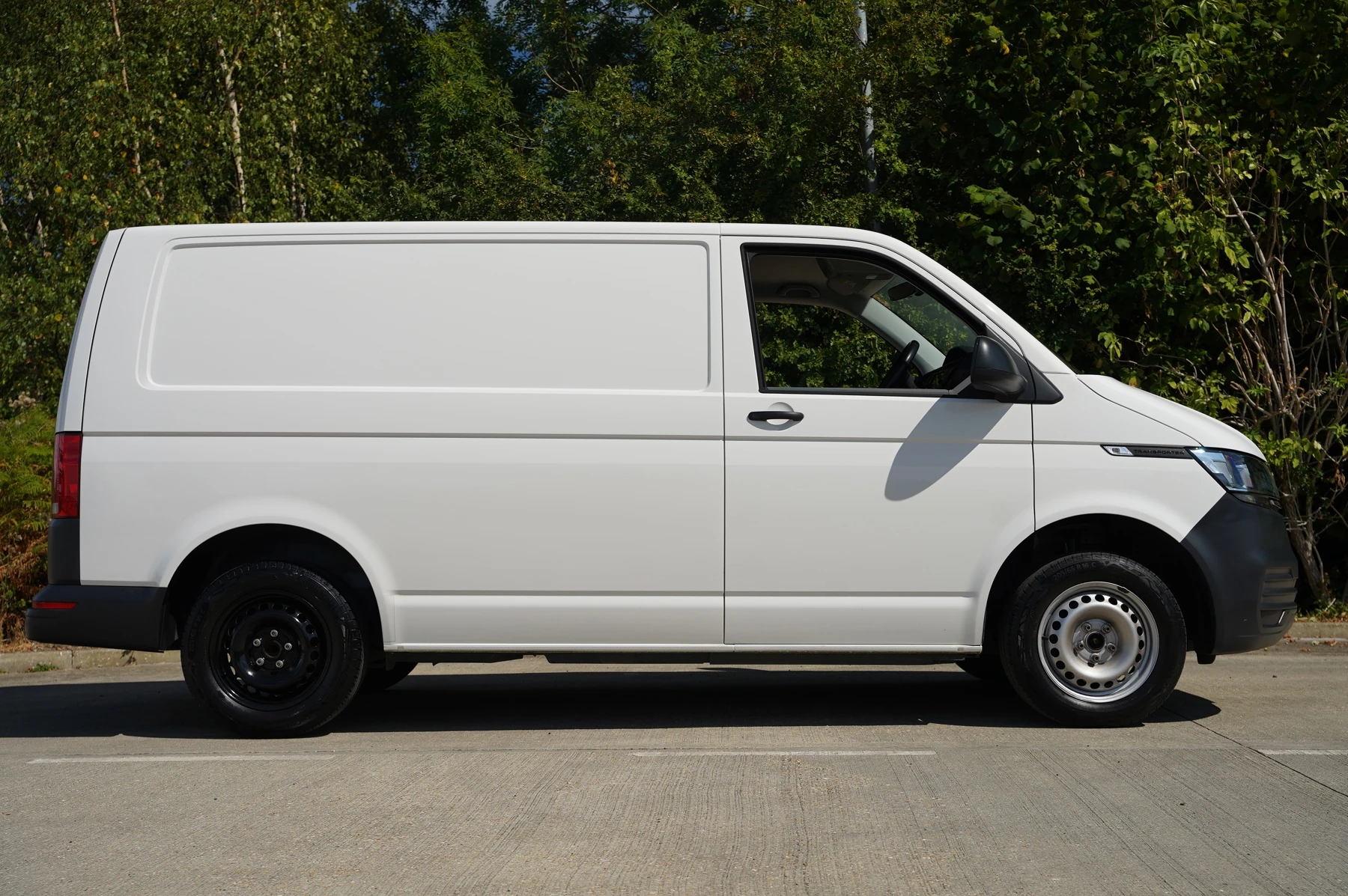 Volkswagen-Transporter-image-3