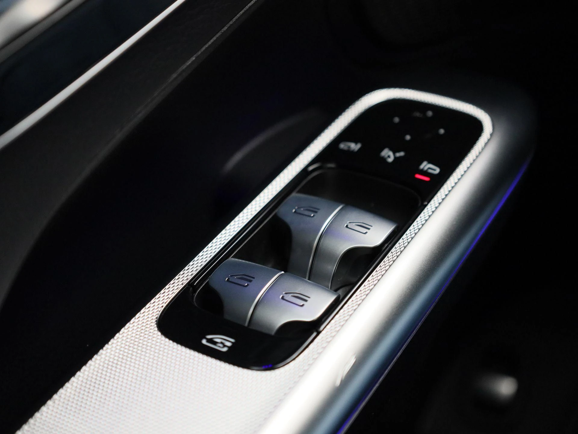 Mercedes-Benz-GLC-image-34
