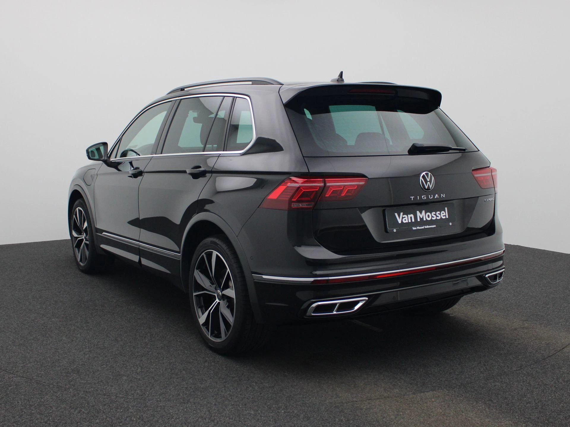 Volkswagen-Tiguan-image-1
