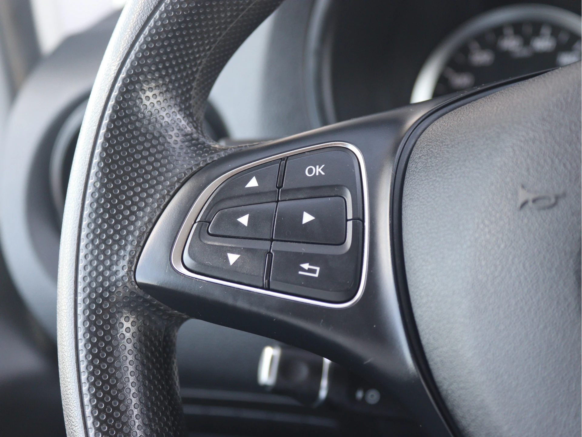 Mercedes-Benz-Vito-image-6