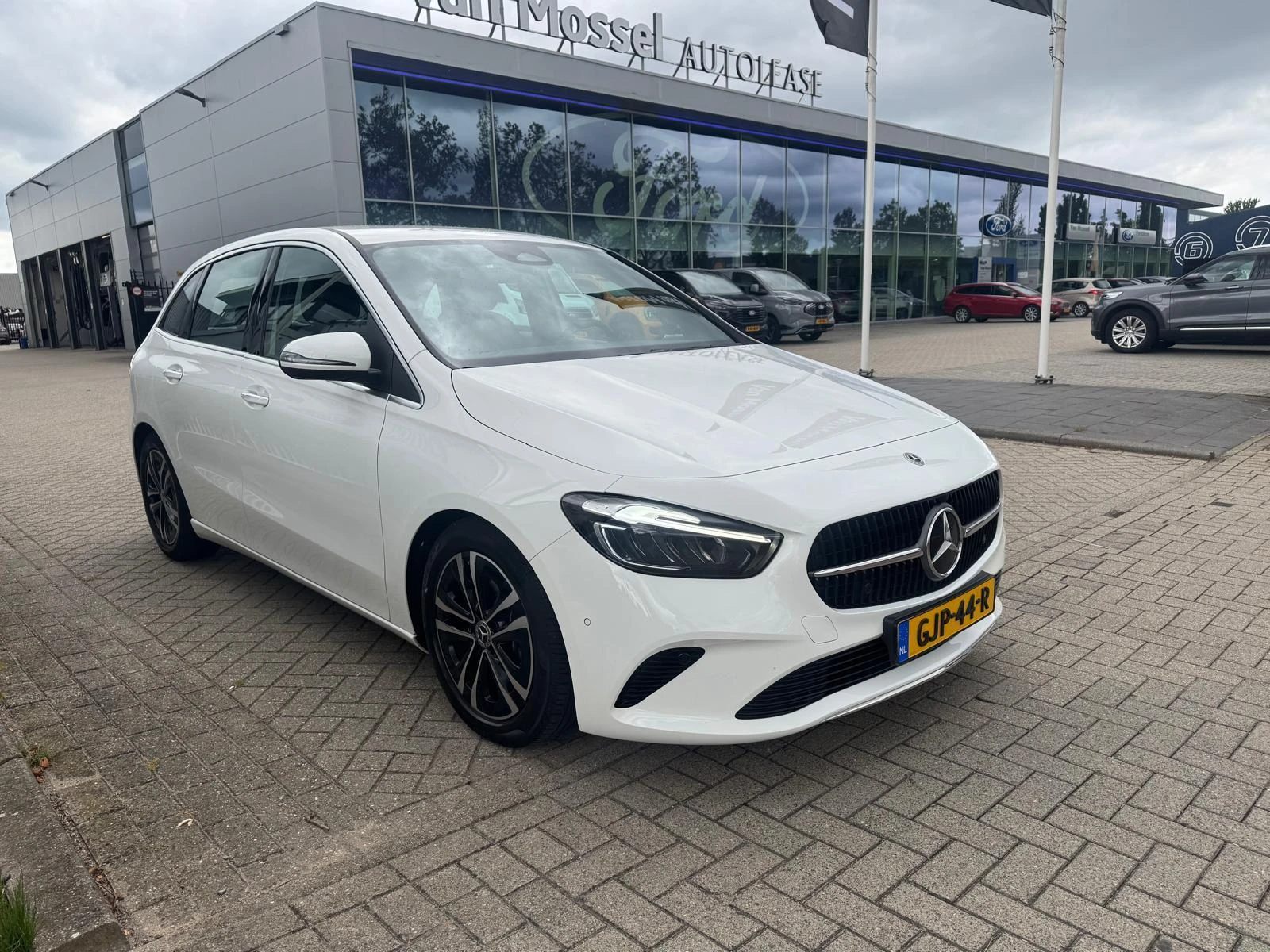 Mercedes-Benz-B-Klasse-image-1