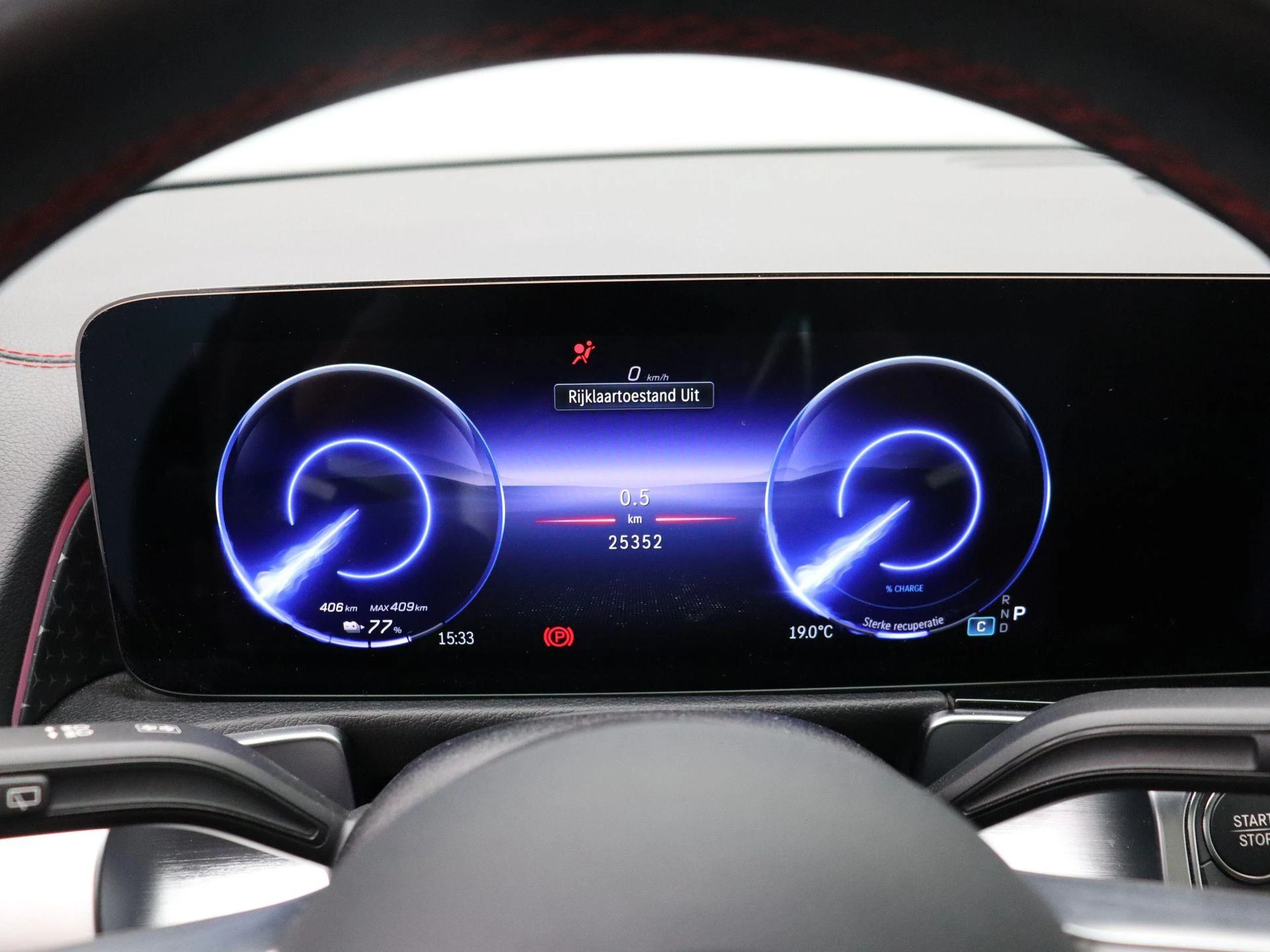 Mercedes-Benz-EQB-image-11