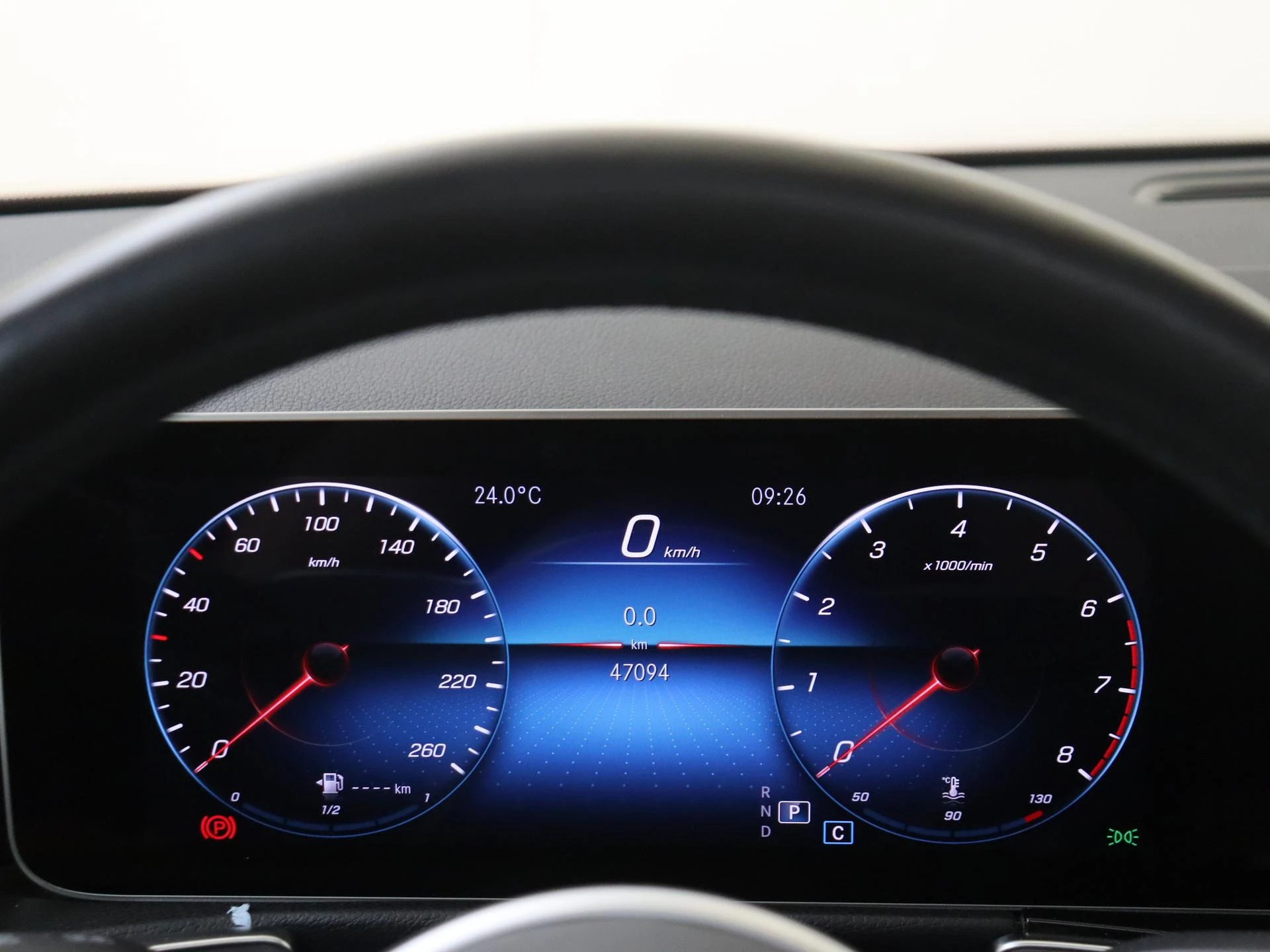 Mercedes-Benz-GLB-image-11