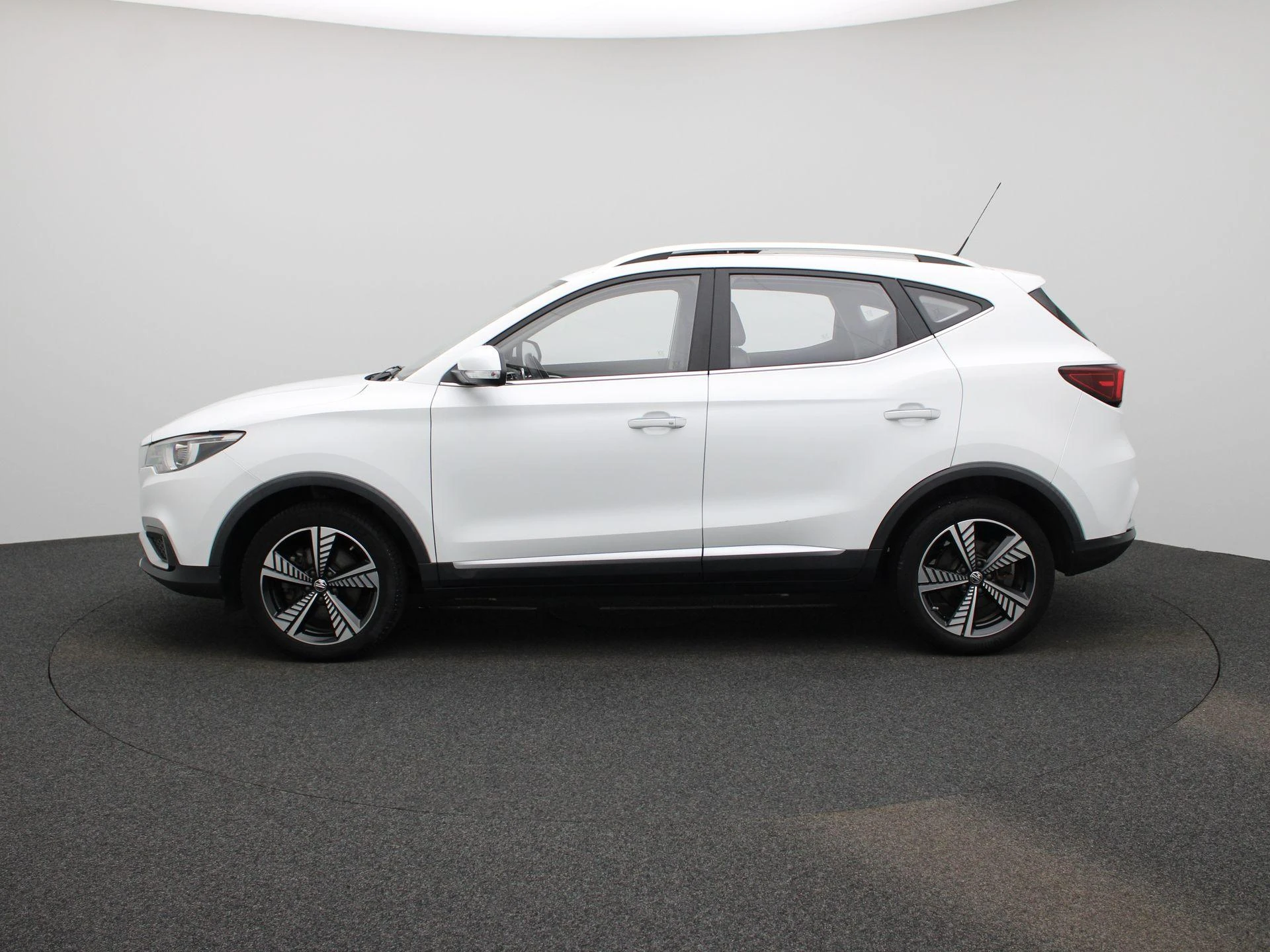 MG-ZS EV-image-3