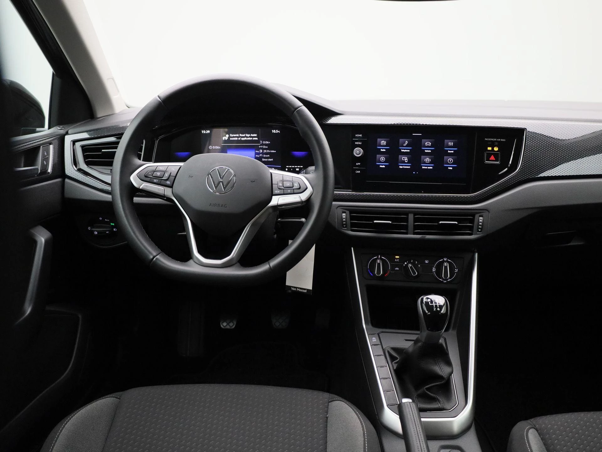 Volkswagen-Polo-image-6