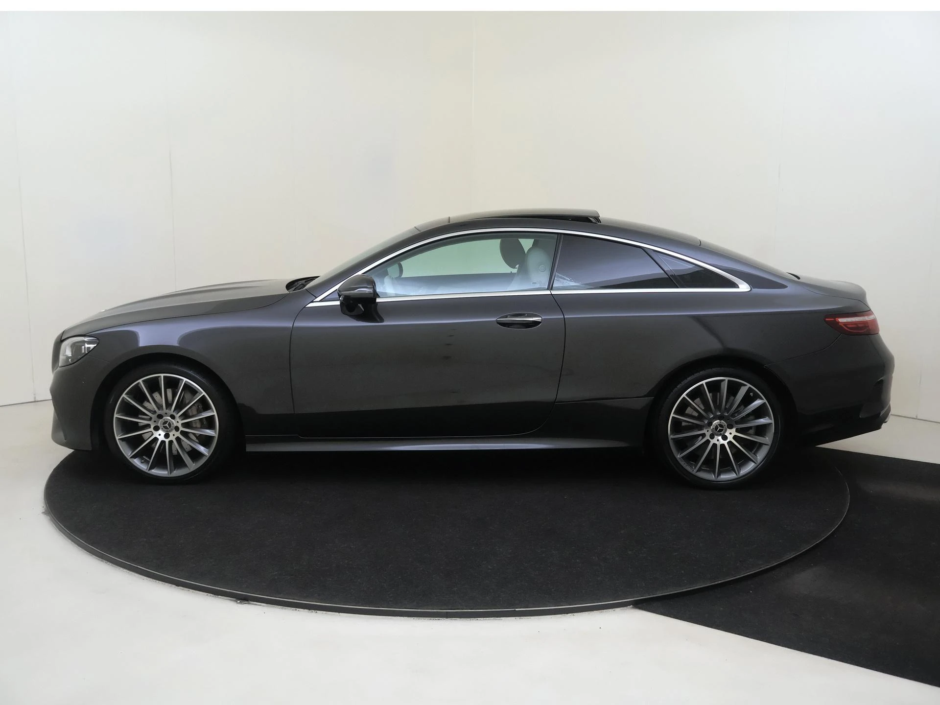 Mercedes-Benz-E-Klasse-image-7