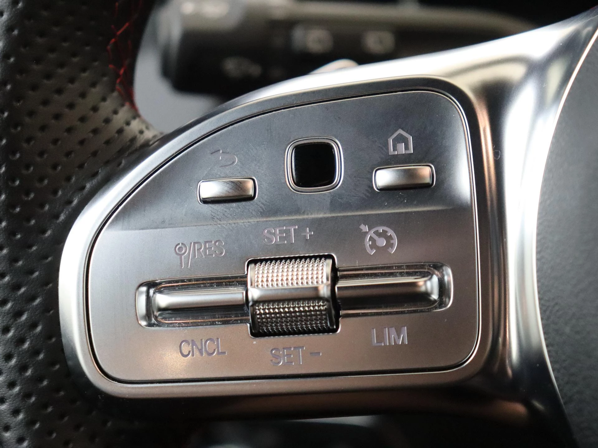 Mercedes-Benz-B-Klasse-image-12