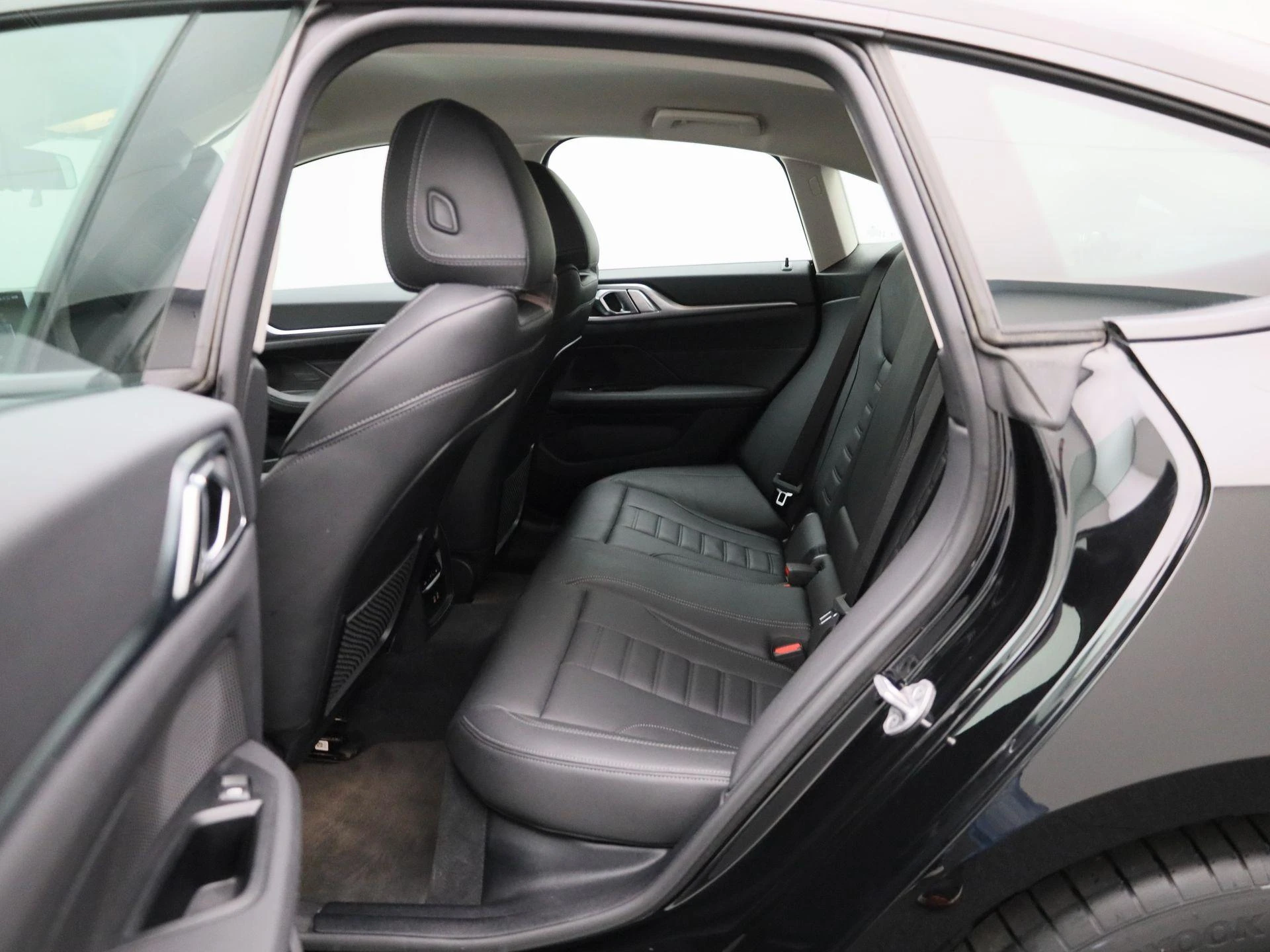 BMW-i4-image-9