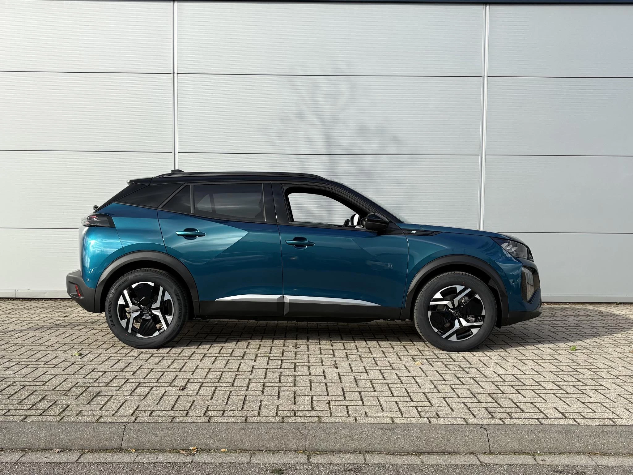 Peugeot-e-2008-image-6