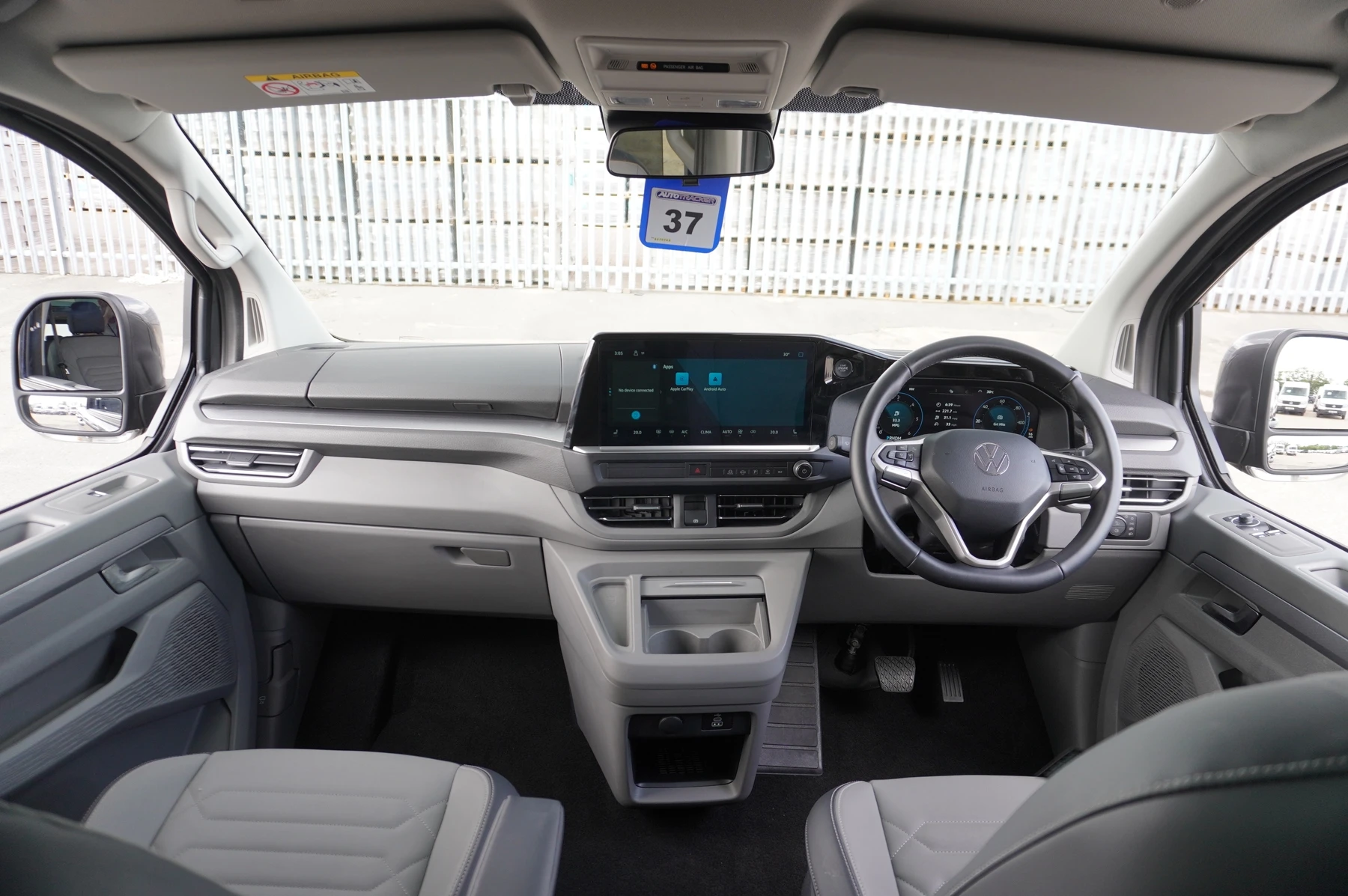 Volkswagen-Transporter-image-8