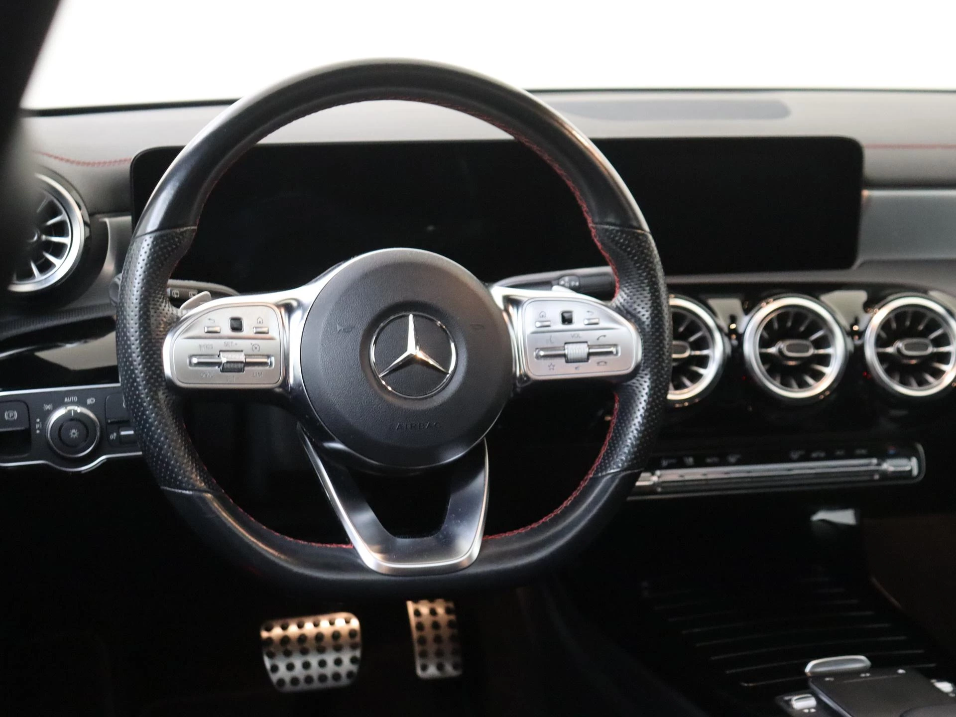 Mercedes-Benz-CLA-image-9