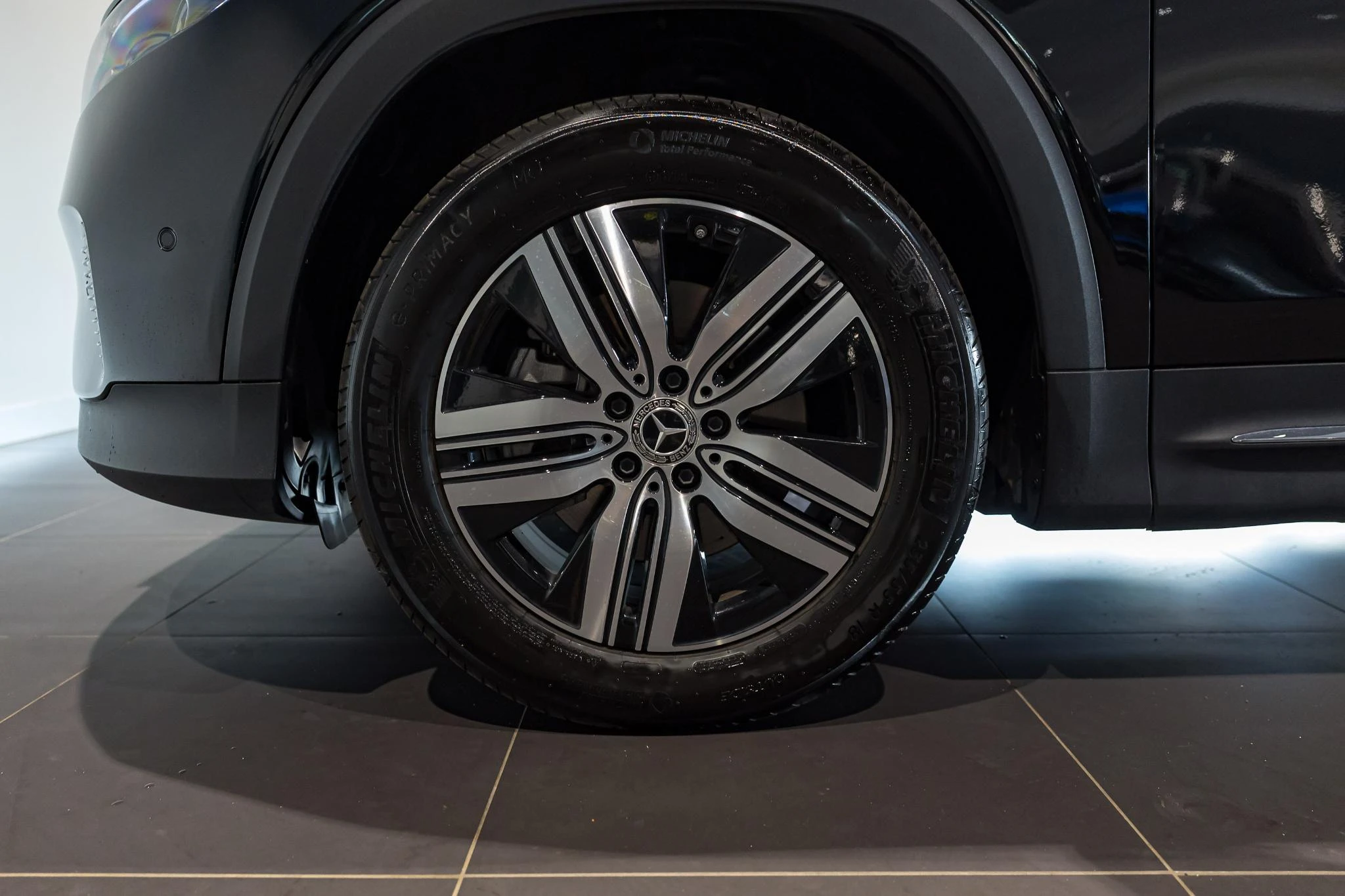Mercedes-Benz-EQB-image-9
