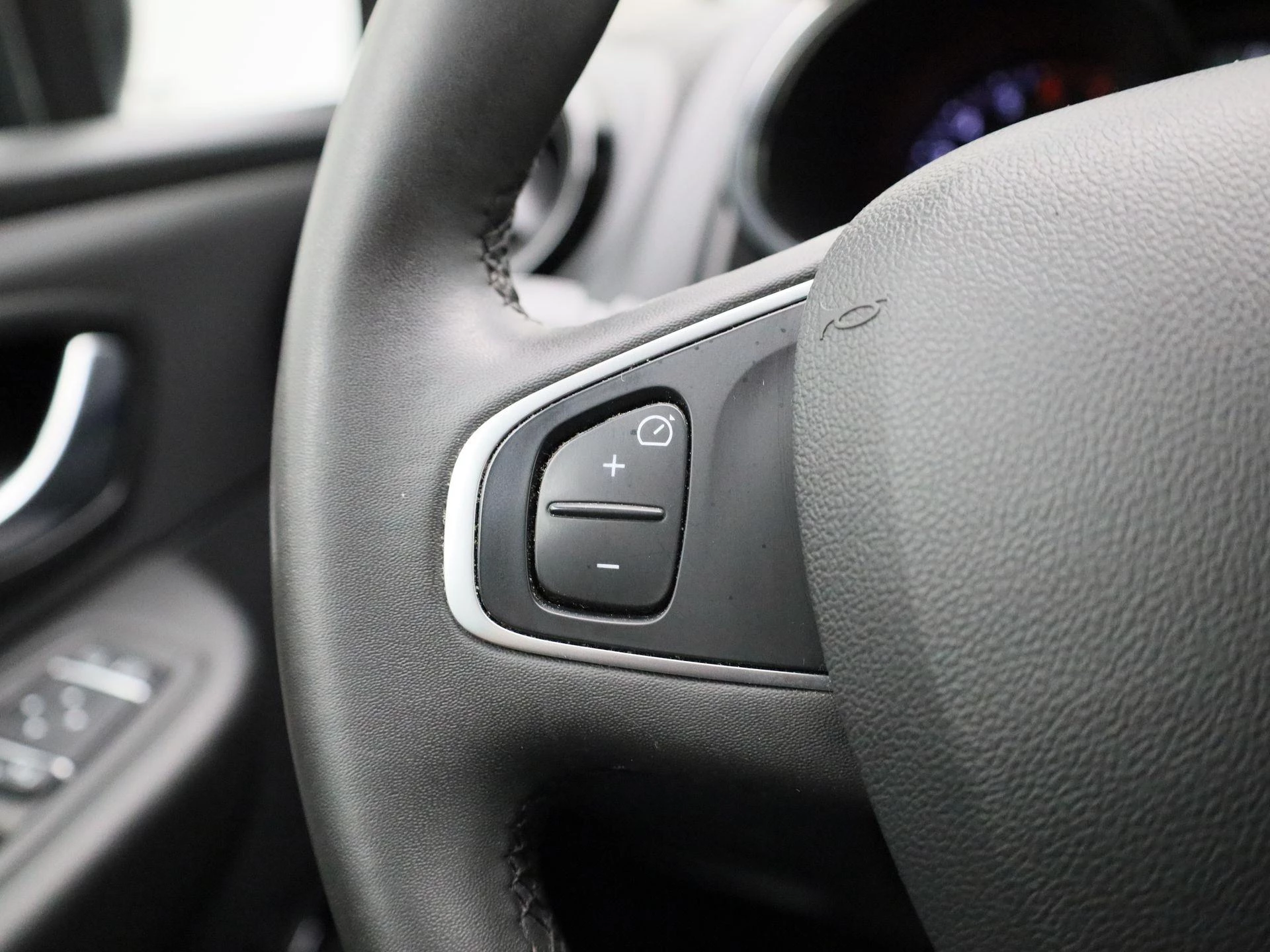 Renault-Clio-image-16