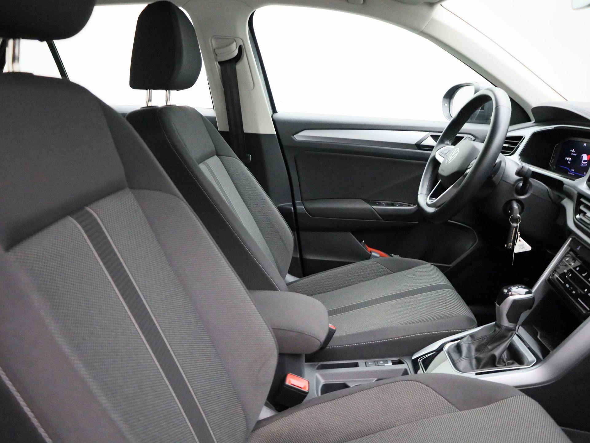 Volkswagen-T-Roc-image-29