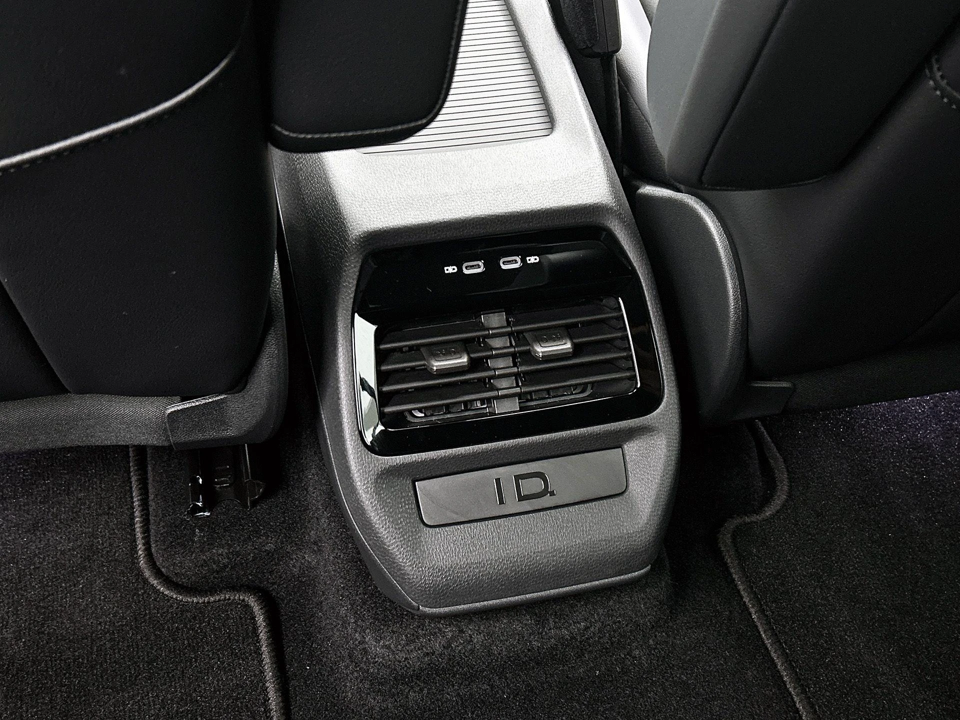 Volkswagen-ID.4-image-10