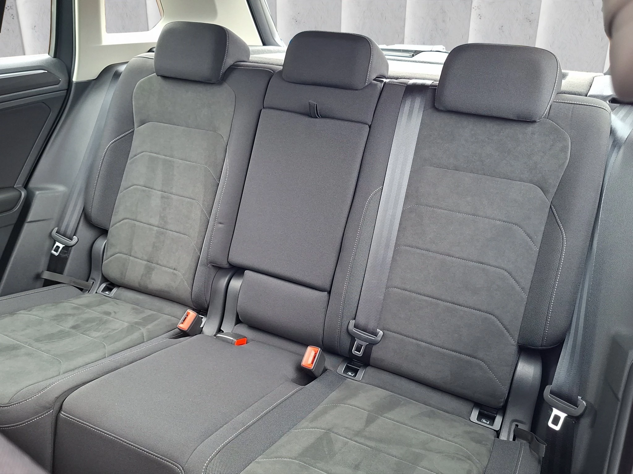 Volkswagen Tiguan Elegance 2.0 TDI LED | AHK | ACC | PDC | SHZ | LMF | Navi